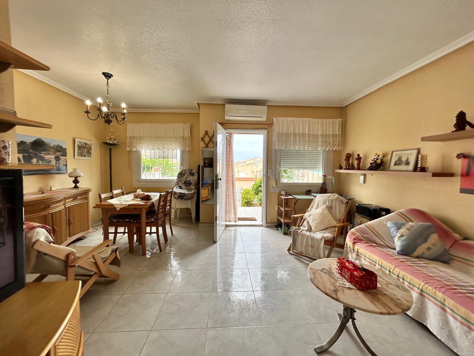Bungalow con piscina privada en La Florida — 2 hab. y solárium en Orihuela Costa