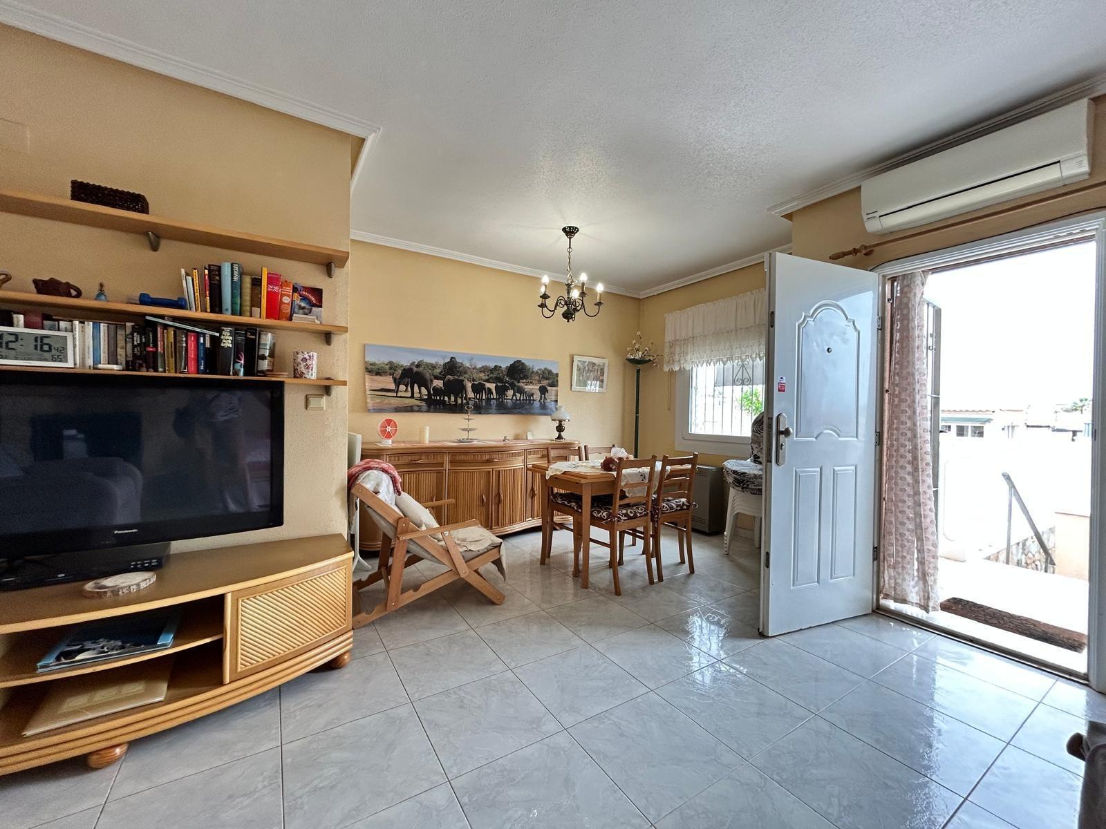 Bungalow con piscina privada en La Florida — 2 hab. y solárium en Orihuela Costa