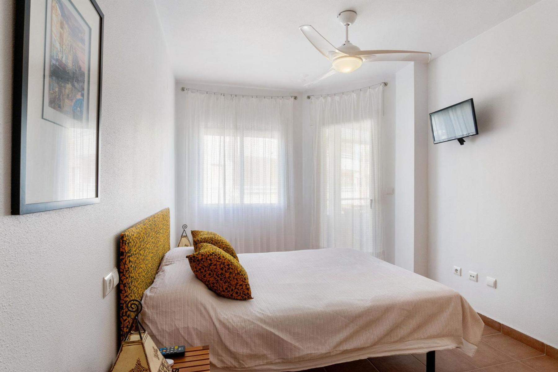 Apartamento con piscina privada y terraza en Dehesa de Campoamor — 3 dorm.