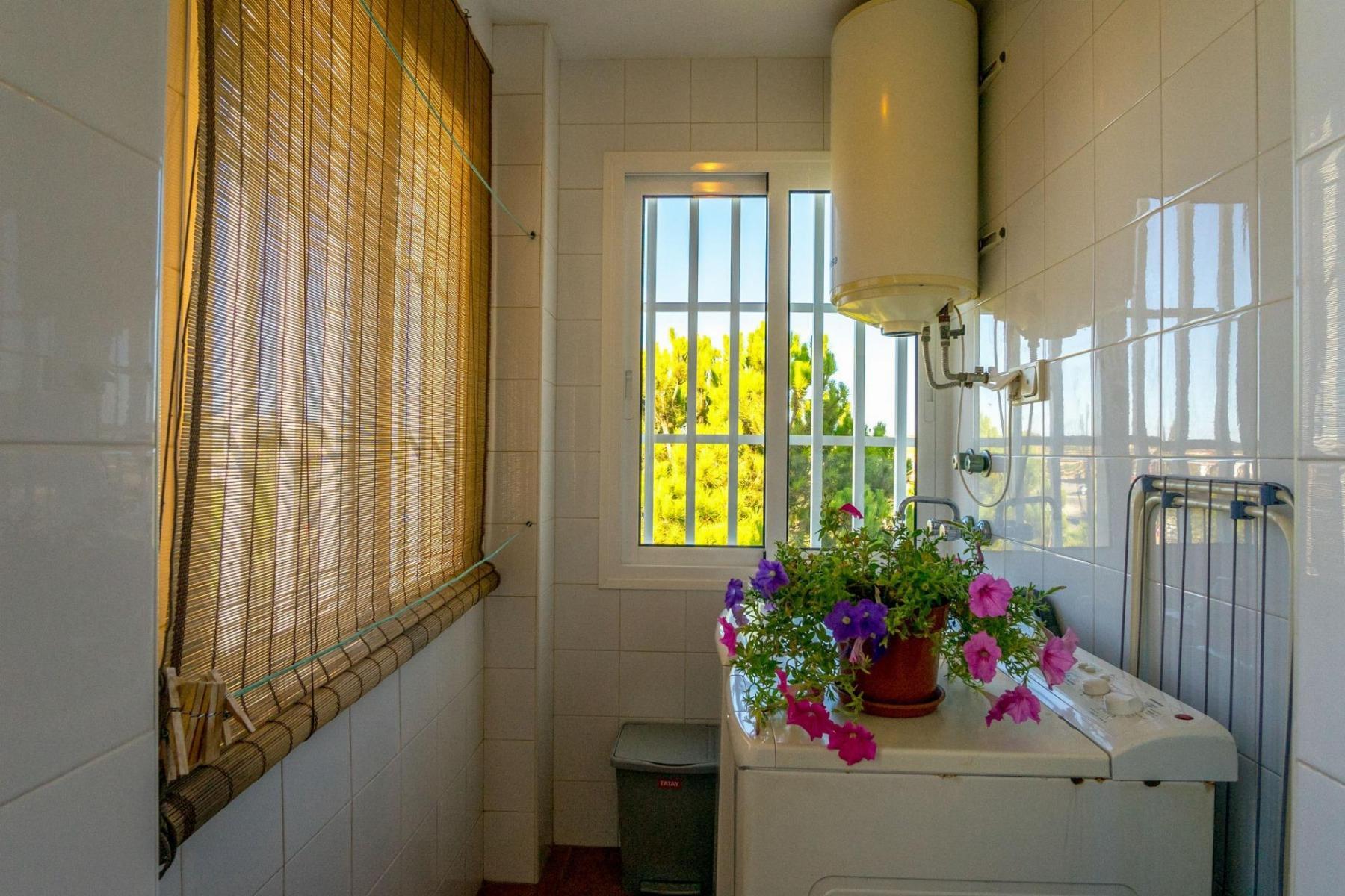 Apartamento con piscina privada y terraza en Dehesa de Campoamor — 3 dorm.