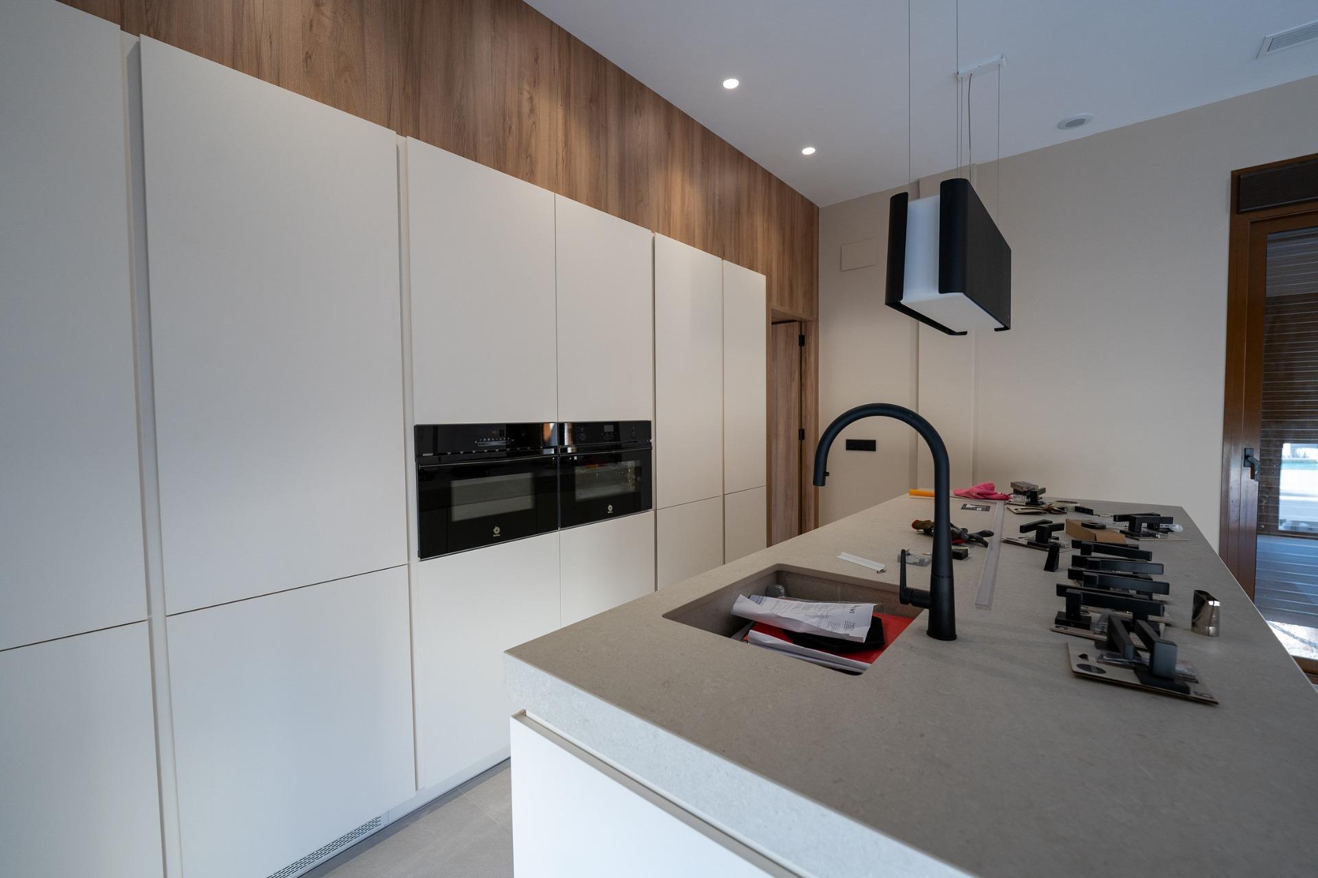Villa de obra nueva en Benejúzar con 11.559 m² de parcela y piscina privada