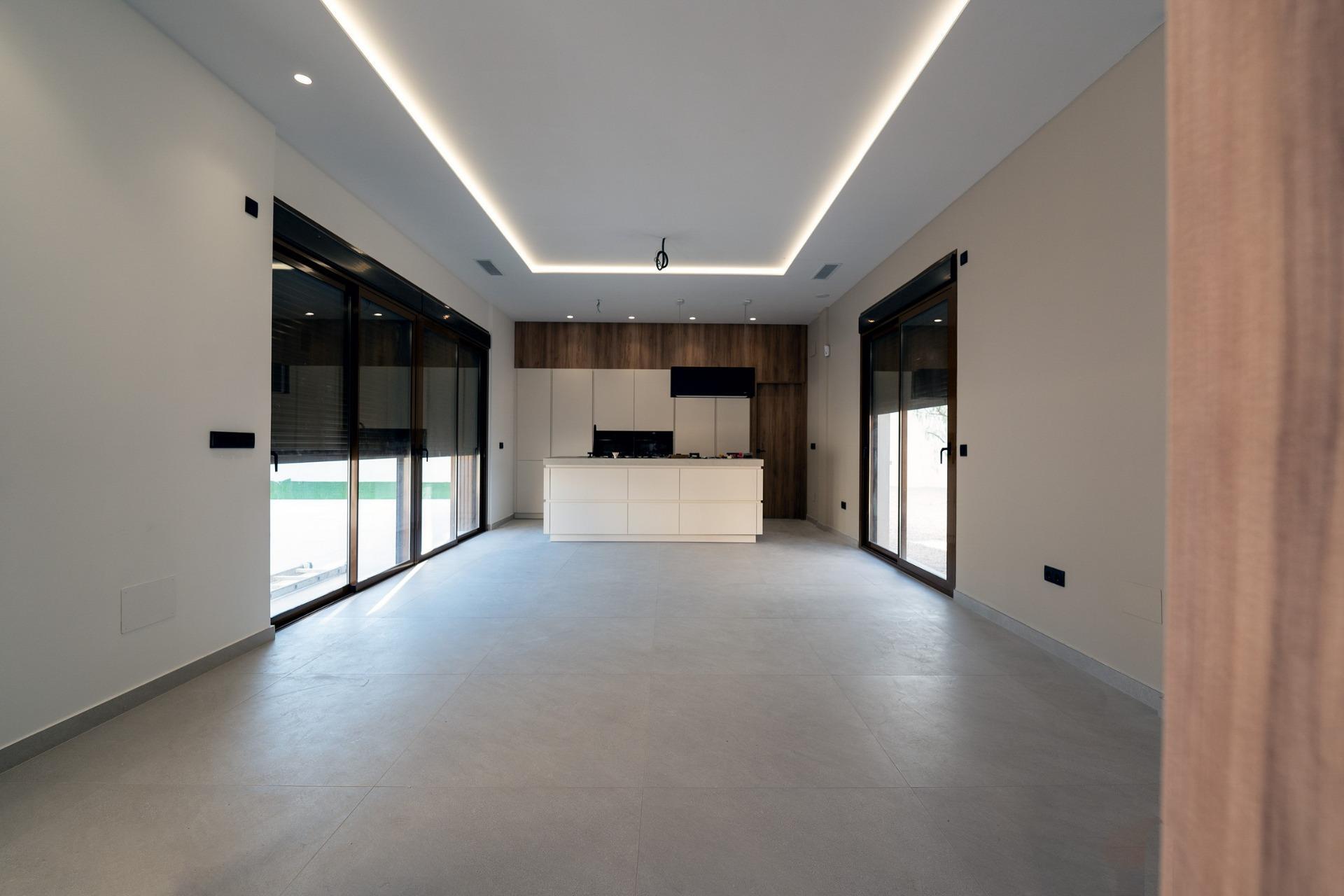 Villa de obra nueva en Benejúzar con 11.559 m² de parcela y piscina privada