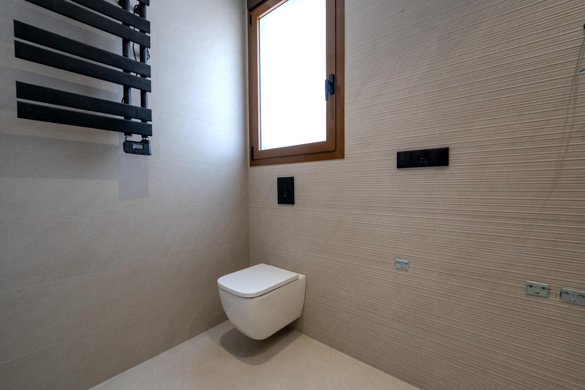 Villa de obra nueva en Benejúzar con 11.559 m² de parcela y piscina privada