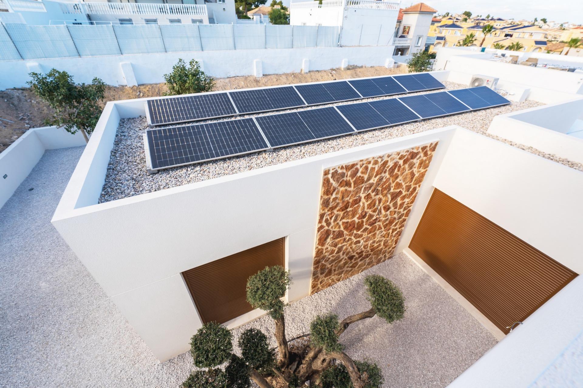 Villa de obra nueva en Benejúzar con 11.559 m² de parcela y piscina privada