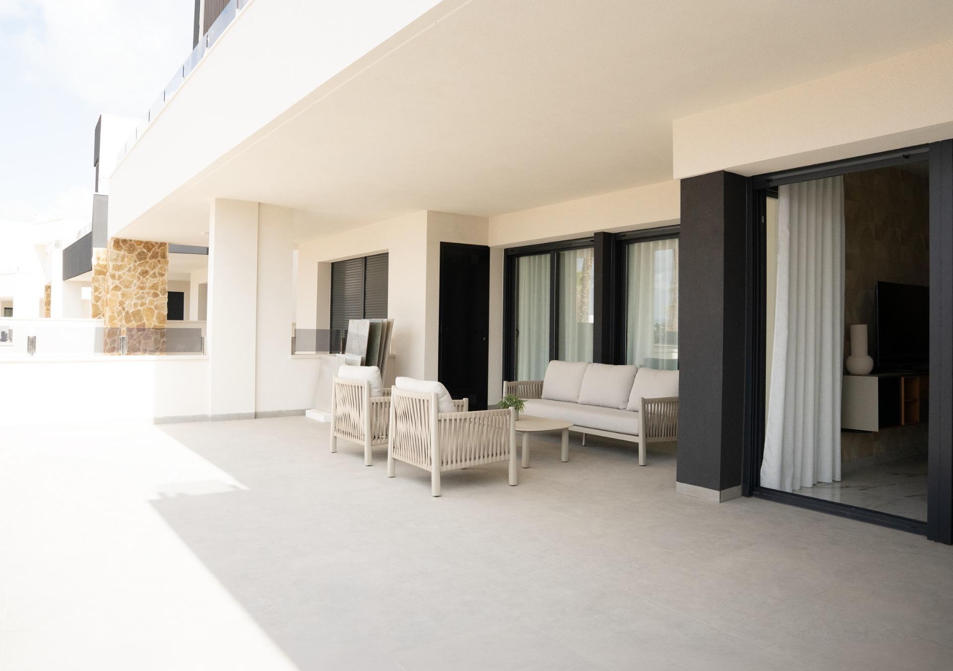 Chalet de obra nueva con piscina privada en Ciudad Quesada — 2 dorm y 2 baños