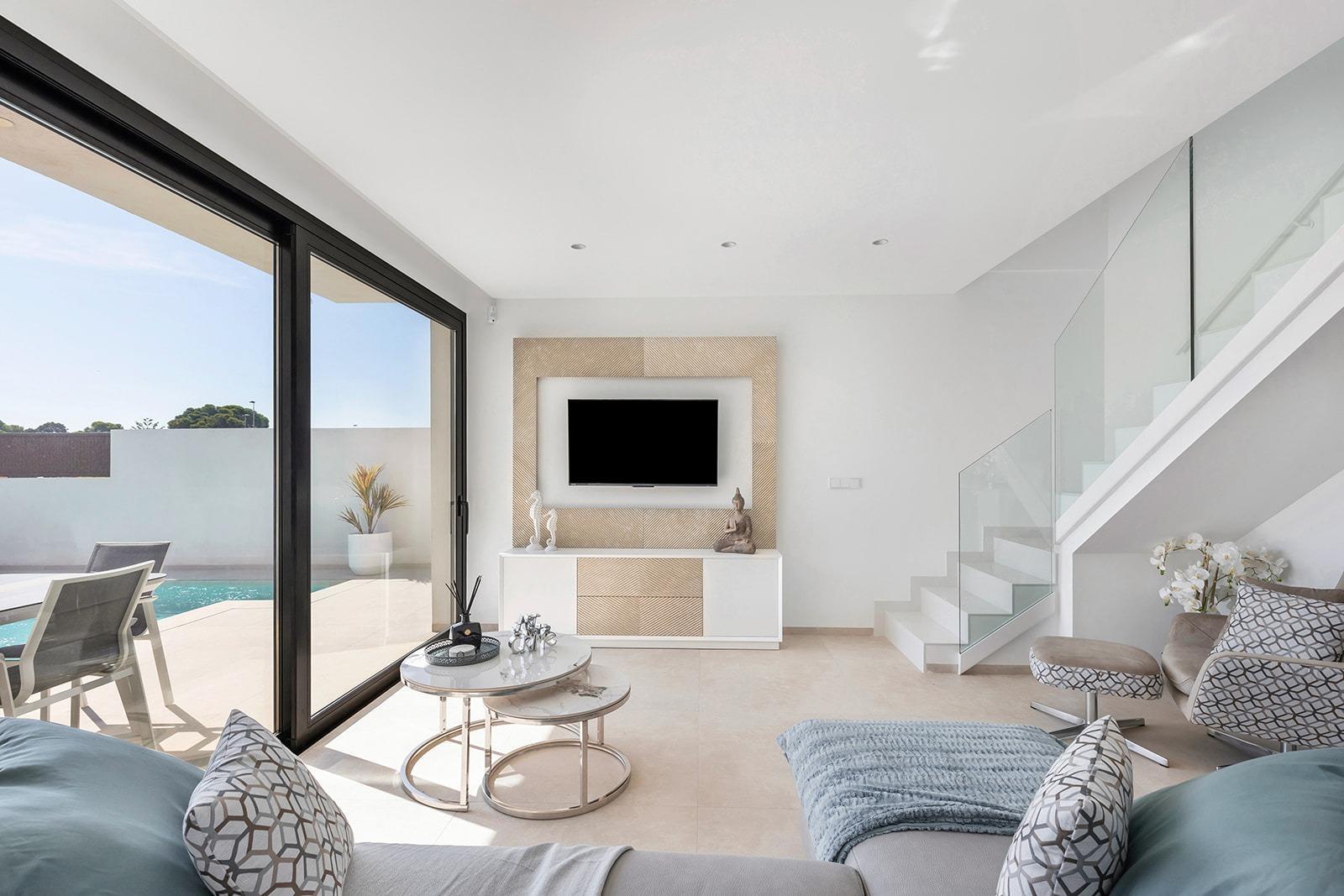 Villa de obra nueva con piscina privada en San Javier — 3 dorm. y solárium