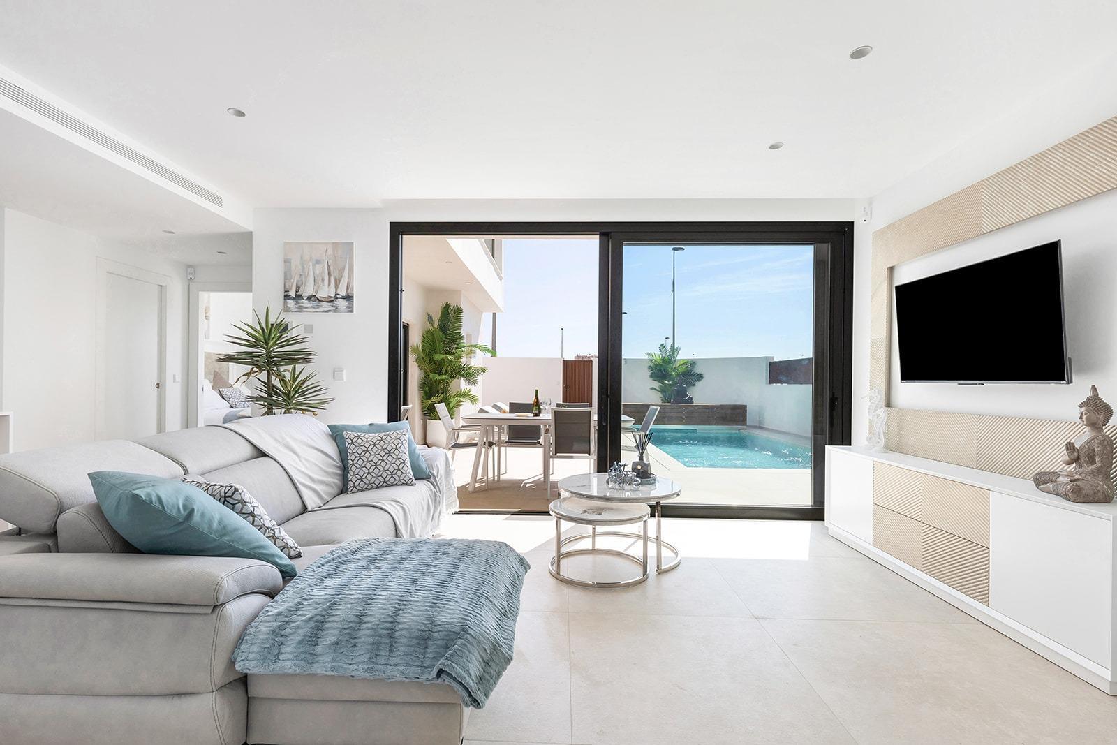 Villa de obra nueva con piscina privada en San Javier — 3 dorm. y solárium