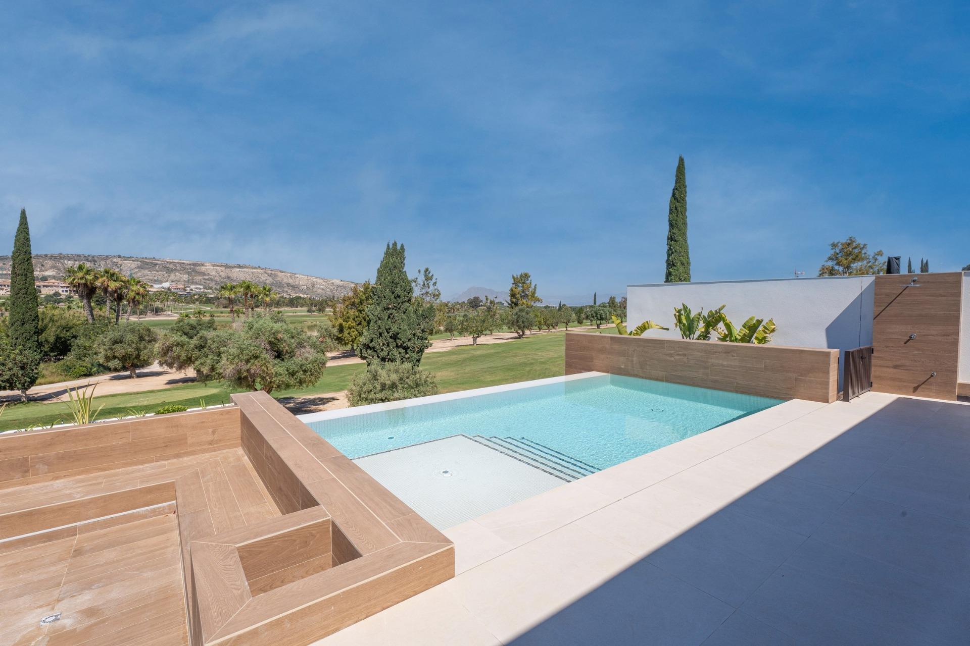Villa de lujo en primera línea de golf en Algorfa — piscina infinity y 3 dorm.