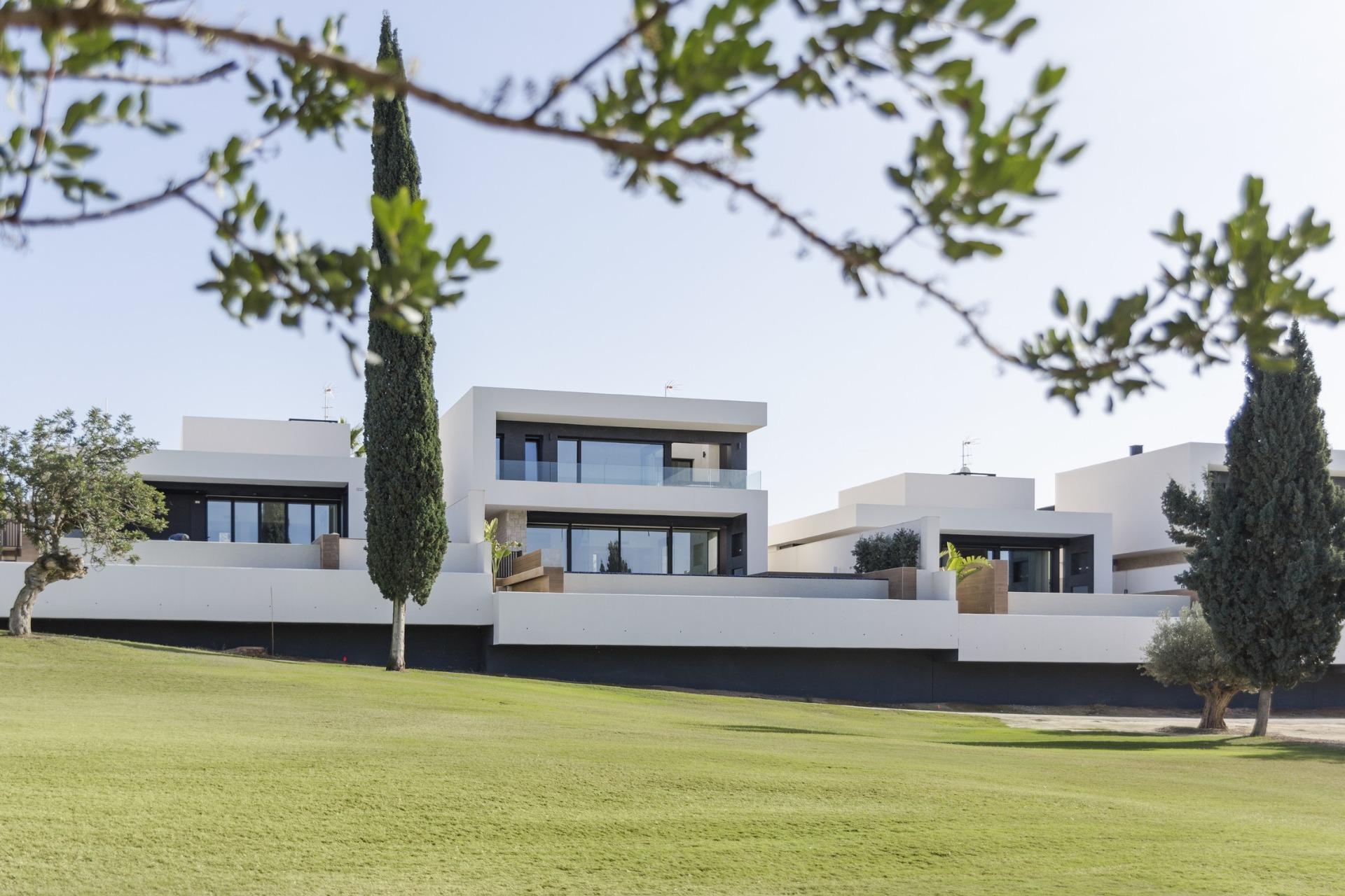 Villa de lujo en primera línea de golf en Algorfa — piscina infinity y 3 dorm.