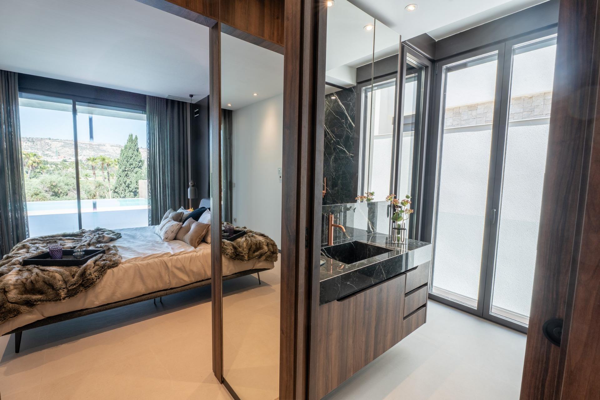 Villa de lujo en primera línea de golf en Algorfa — piscina infinity y 3 dorm.