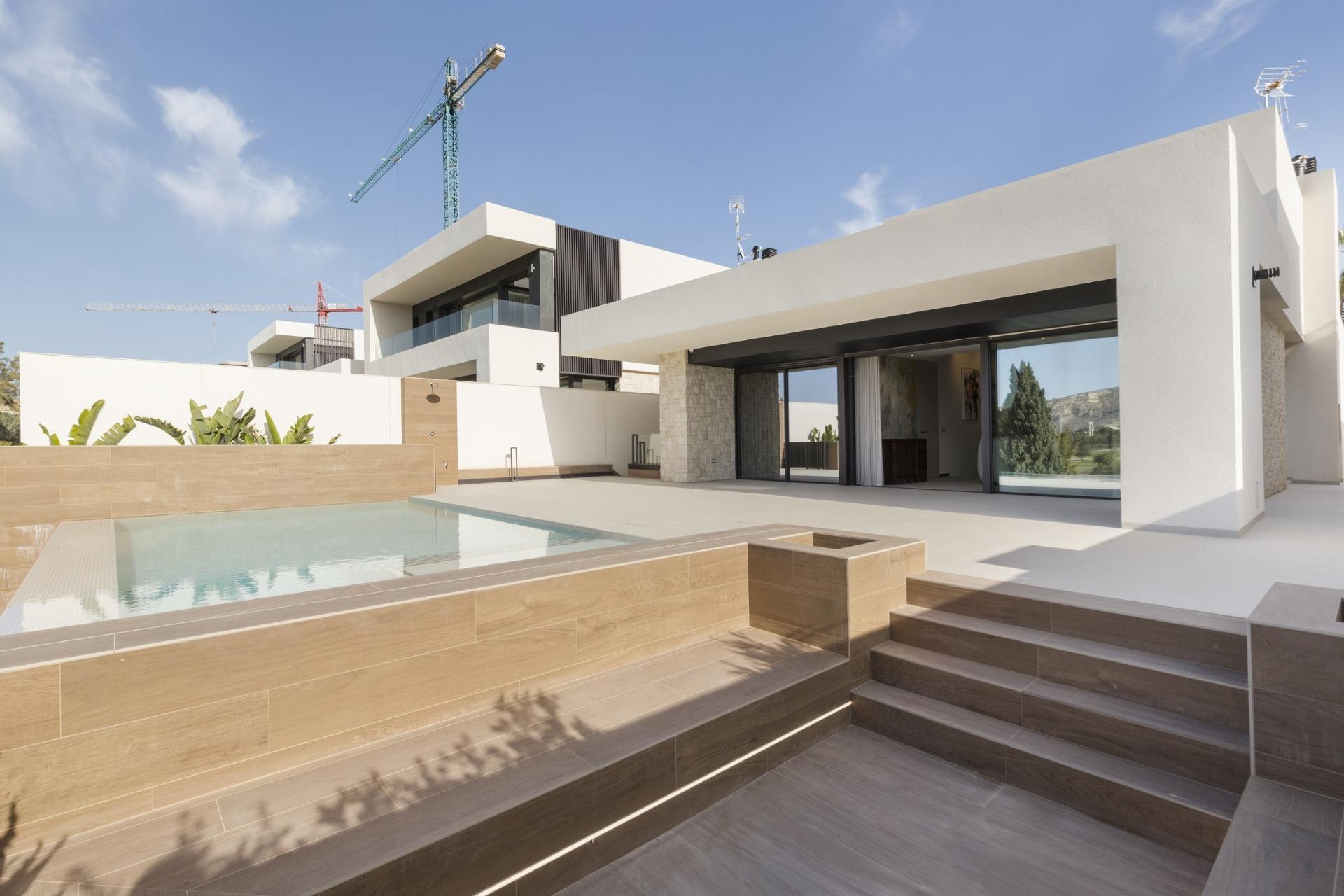 Villa de lujo en primera línea de golf en Algorfa — piscina infinity y 3 dorm.