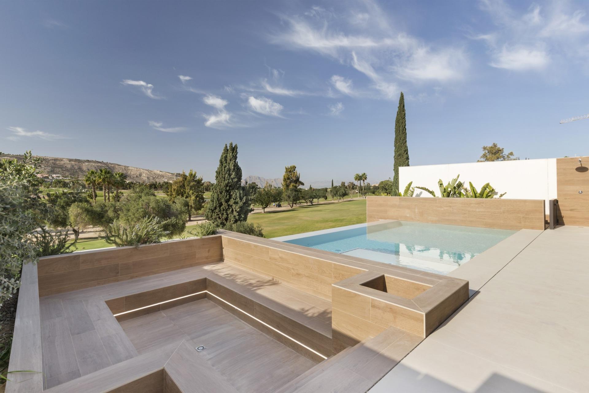 Villa de lujo en primera línea de golf en Algorfa — piscina infinity y 3 dorm.