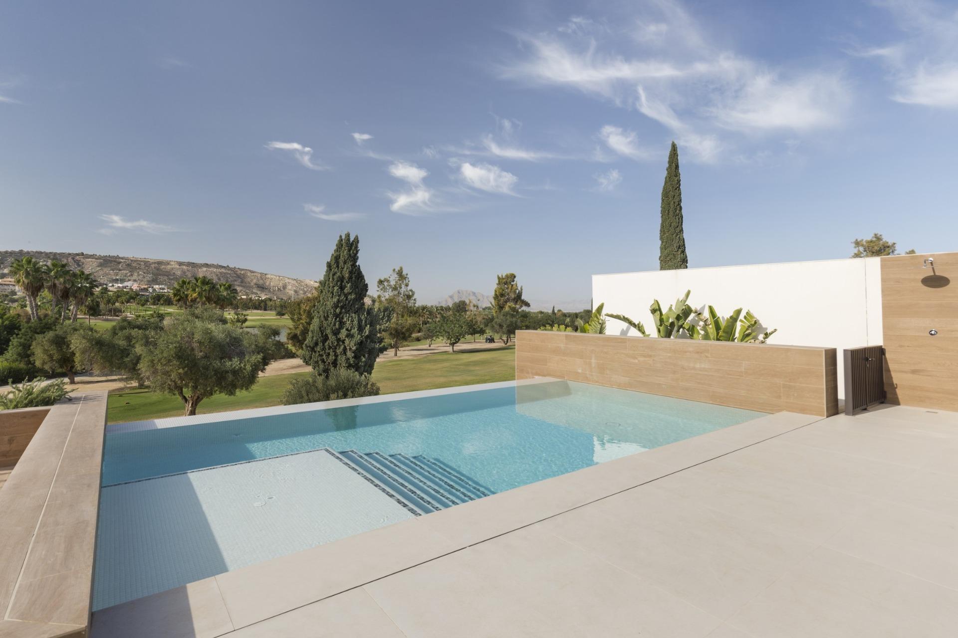Villa de lujo en primera línea de golf en Algorfa — piscina infinity y 3 dorm.