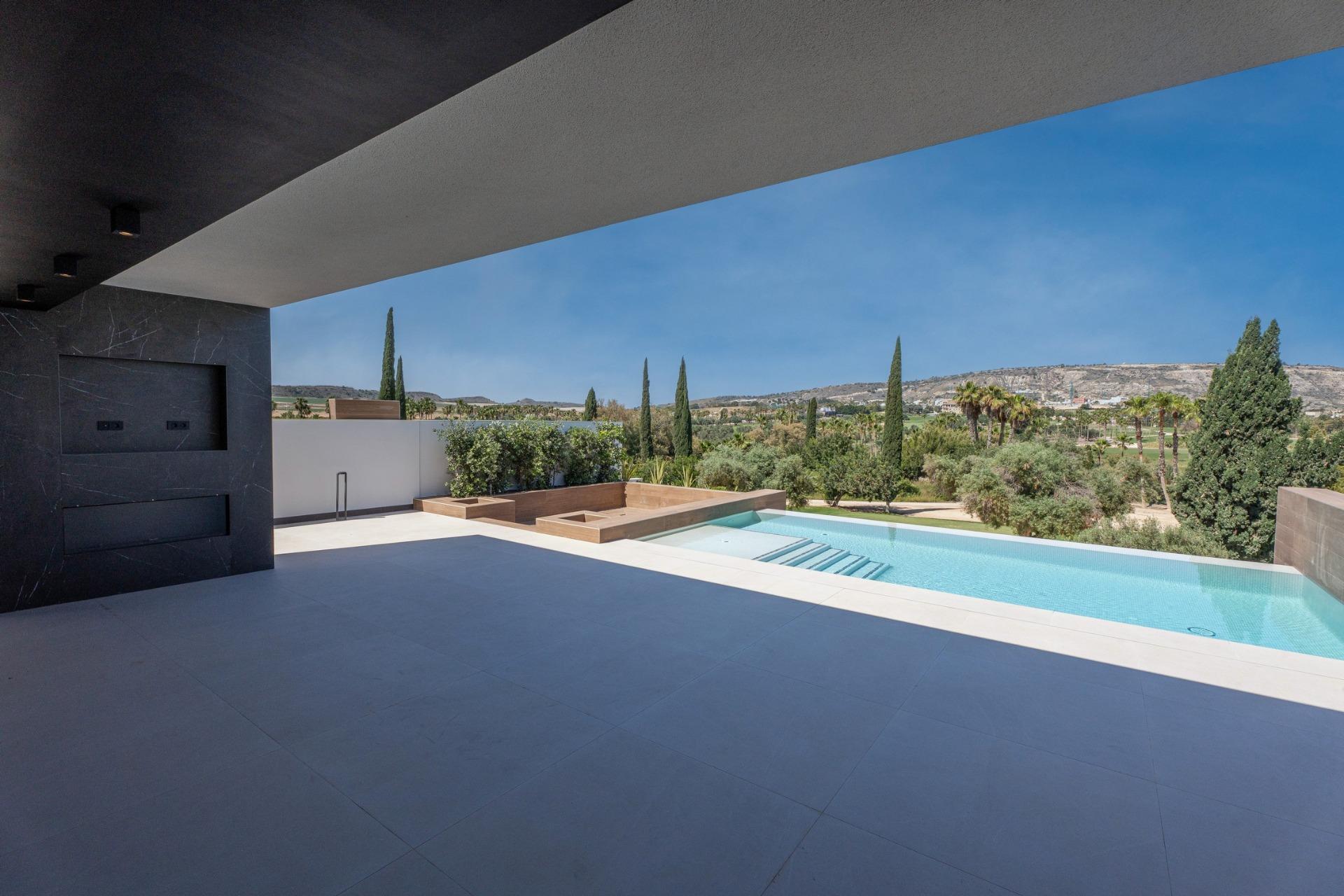 Villa de lujo en primera línea de golf en Algorfa — piscina infinity y 3 dorm.