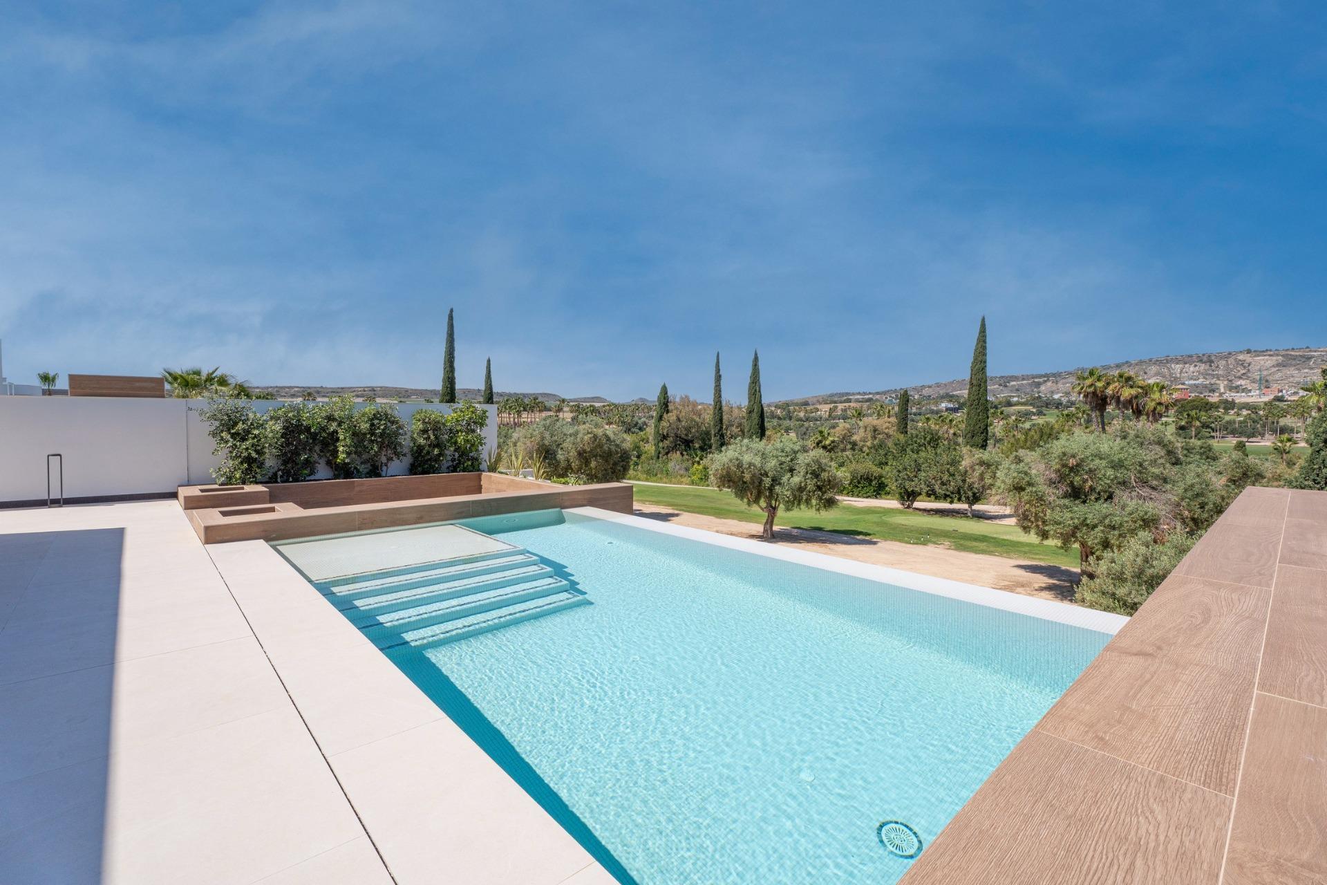 Villa de lujo en primera línea de golf en Algorfa — piscina infinity y 3 dorm.