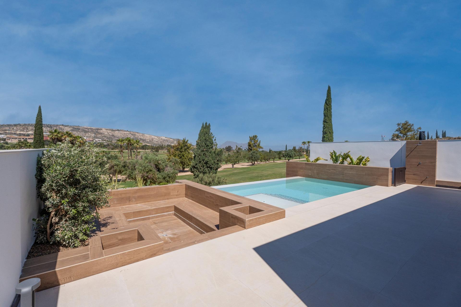 Villa de lujo en primera línea de golf en Algorfa — piscina infinity y 3 dorm.