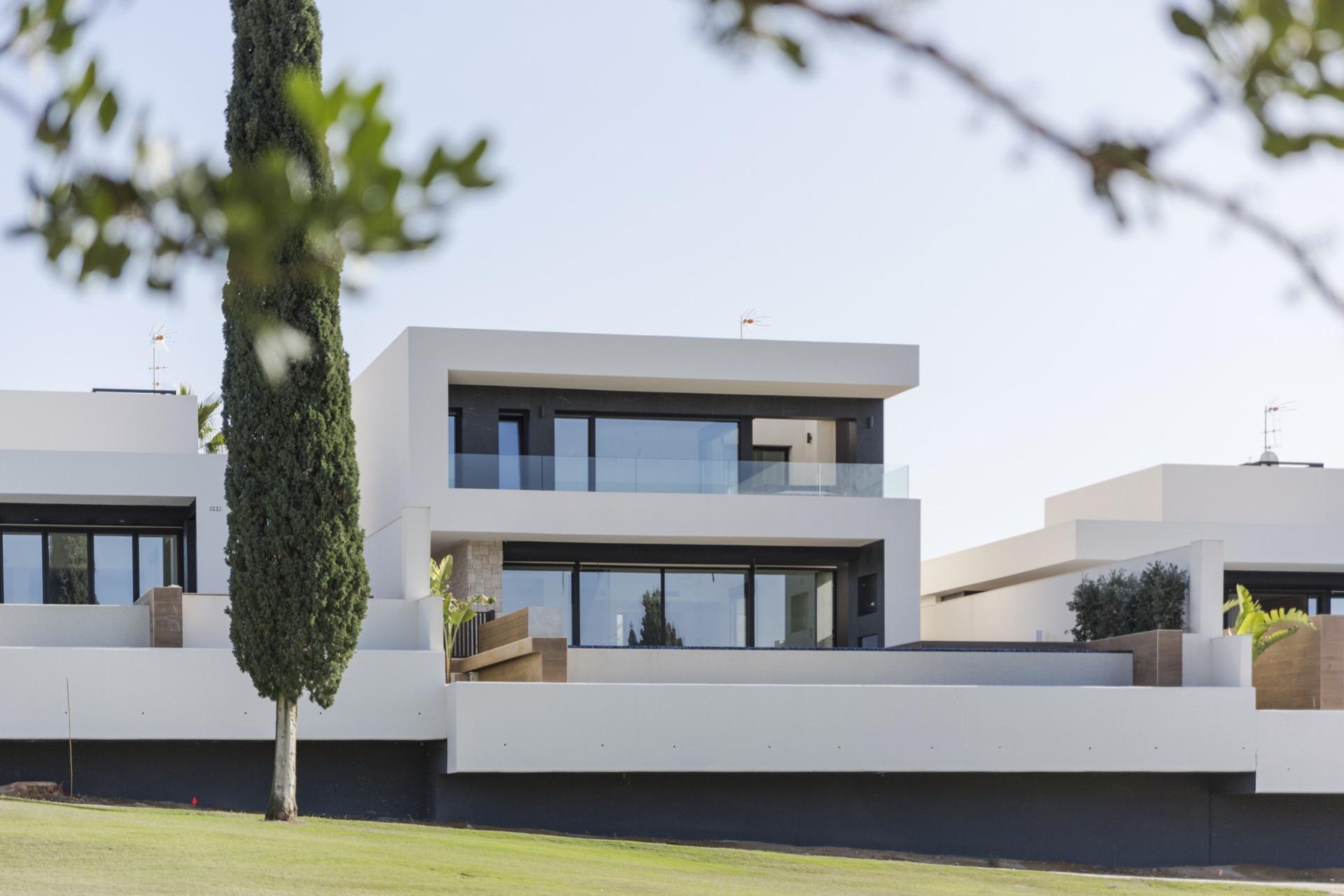 Villa de lujo en primera línea de golf en La Finca Resort — Piscina Infinity