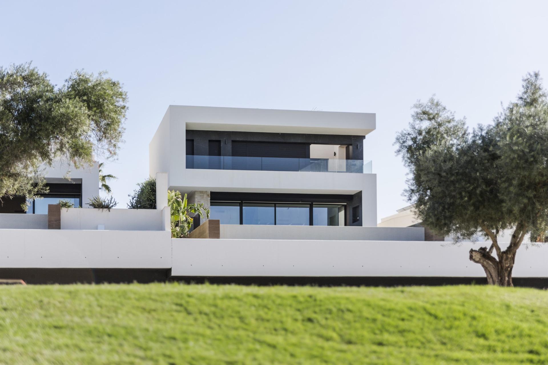 Villa de lujo en primera línea de golf en La Finca Resort — Piscina Infinity