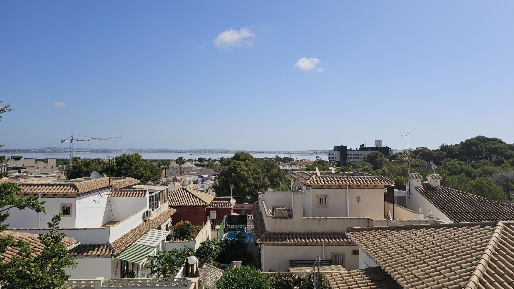 Dúplex de esquina en Lago Jardín con terraza y vistas a la Laguna — 2 dorm.