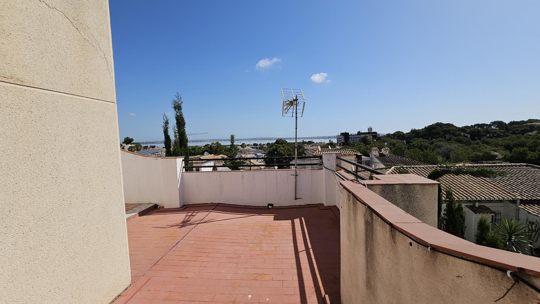 Dúplex de esquina en Lago Jardín con terraza y vistas a la Laguna — 2 dorm.