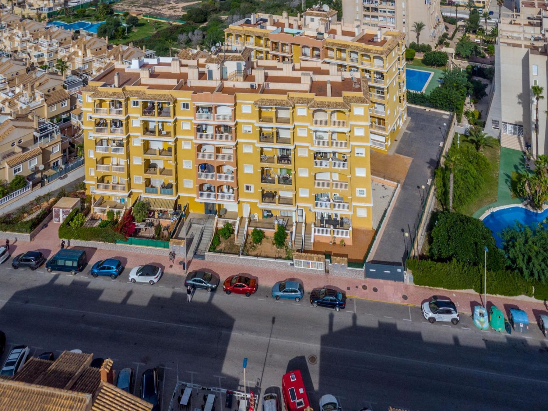 Ático con vistas al mar y solárium privado en Torreblanca — 2 dorm.