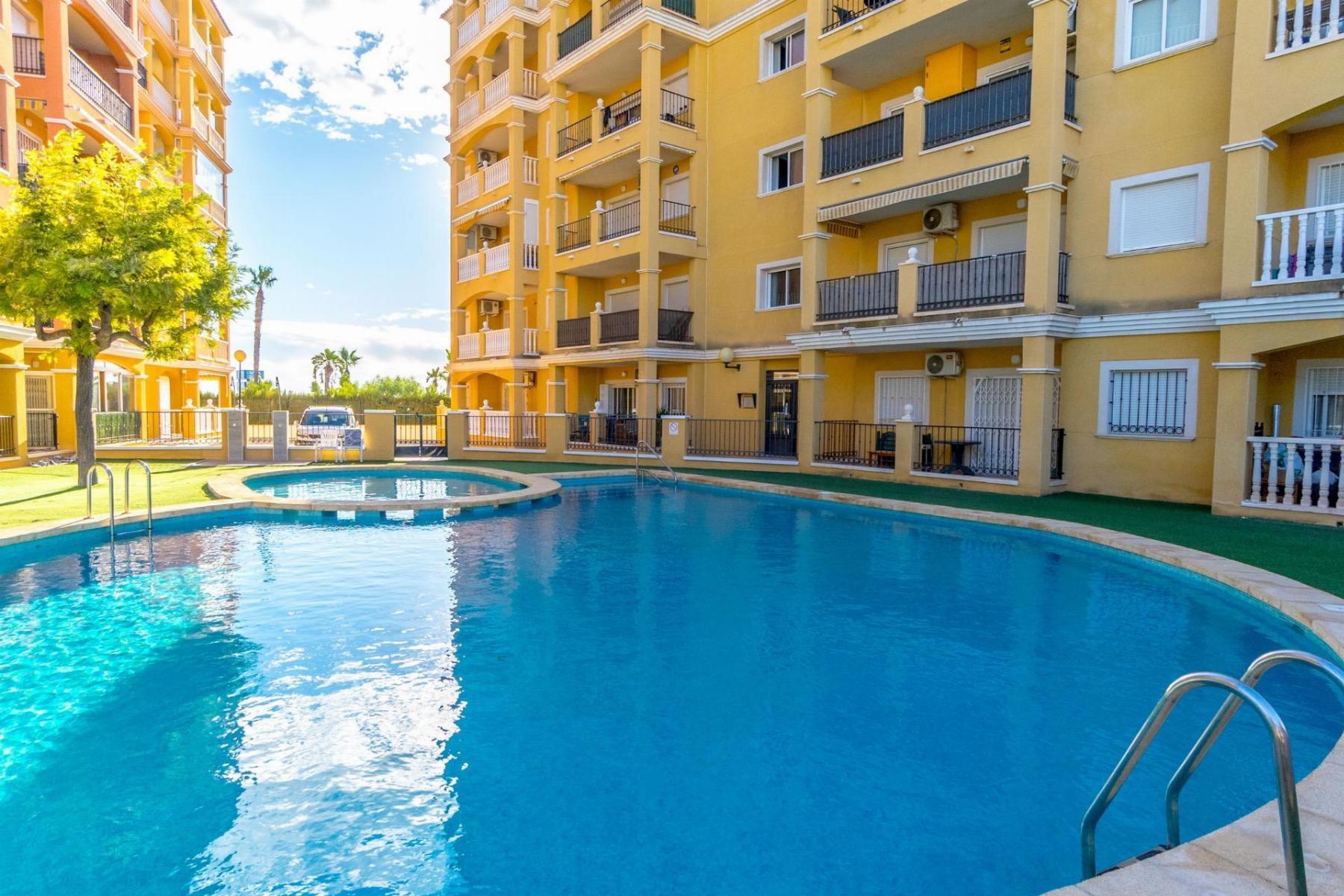 Ático con vistas al mar y solárium privado en Torreblanca — 2 dorm.