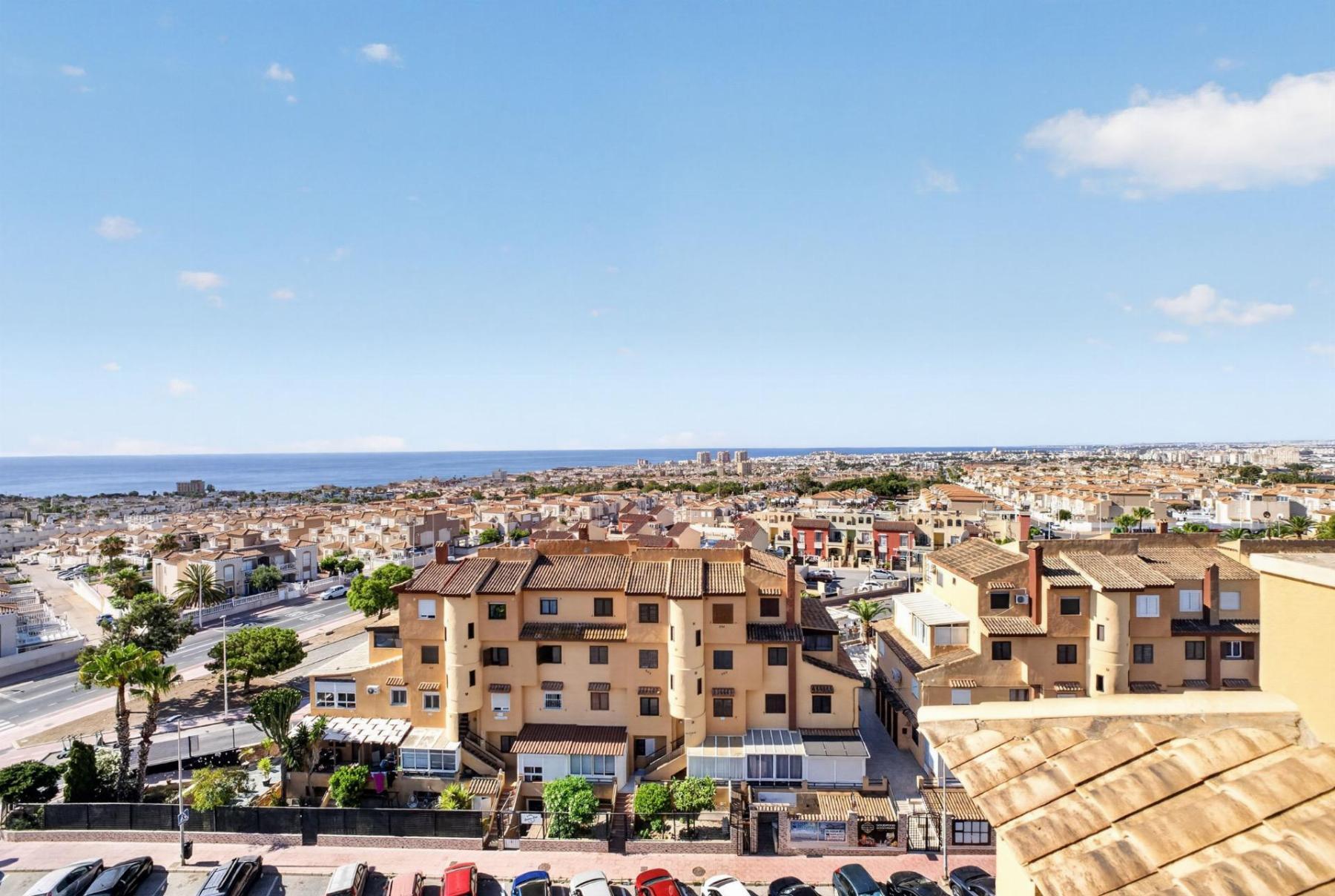 Ático con vistas al mar y solárium privado en Torreblanca — 2 dorm.