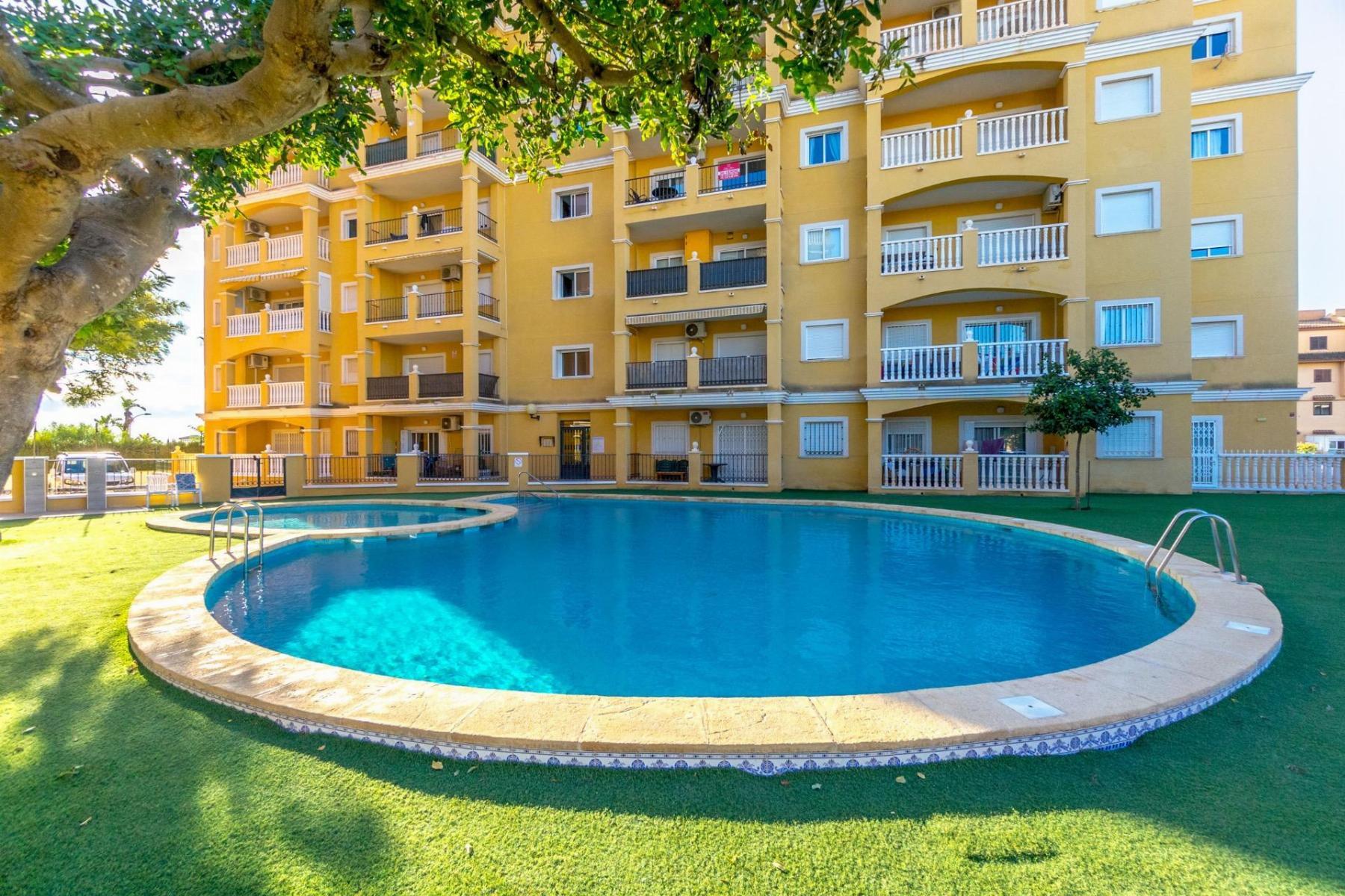 Ático con vistas al mar y solárium privado en Torreblanca — 2 dorm.