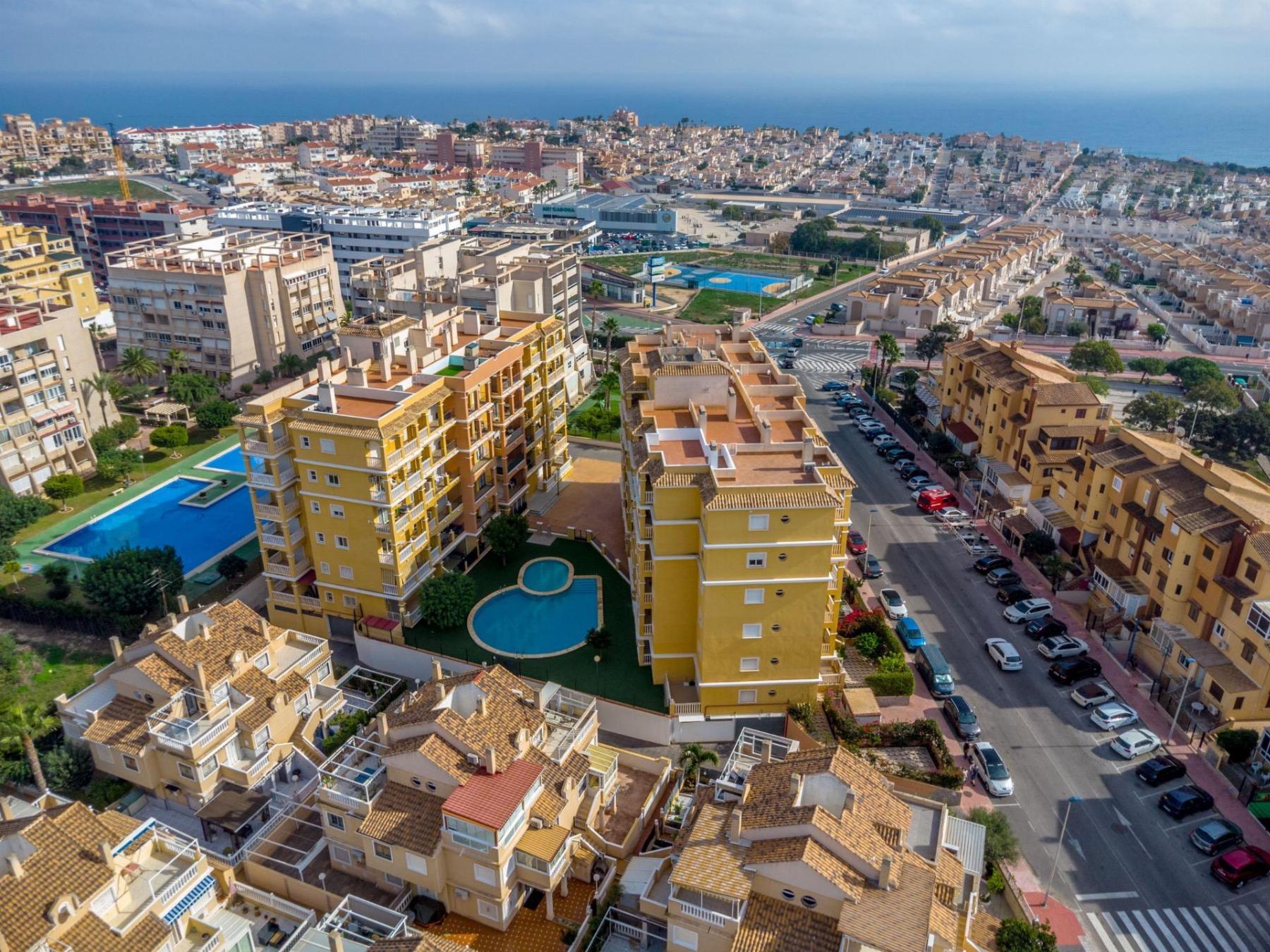 Ático con vistas al mar y solárium privado en Torreblanca — 2 dorm.