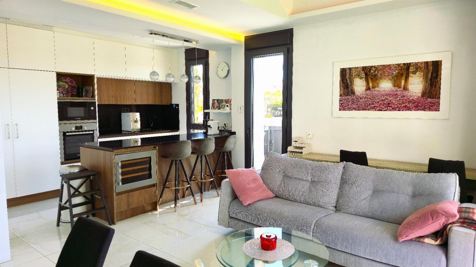 Villa moderna con piscina privada y solárium en Lomas de Cabo Roig — 4 dorm.