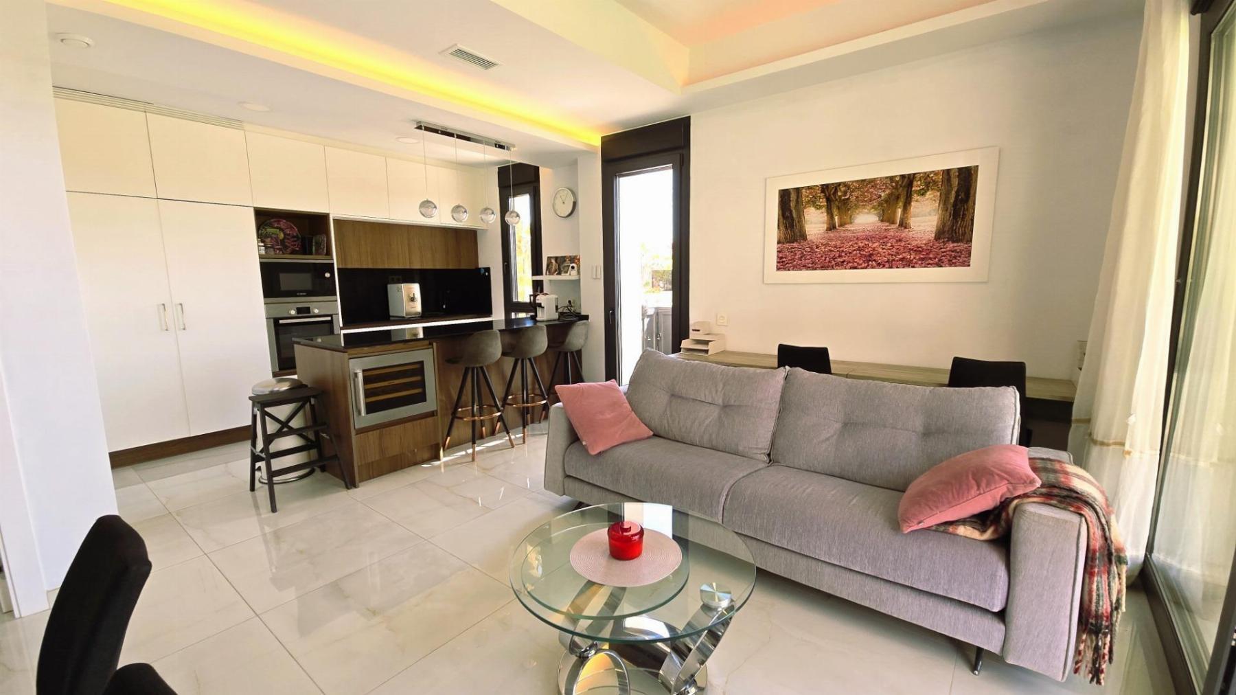 Villa moderna con piscina privada y solárium en Lomas de Cabo Roig — 4 dorm.