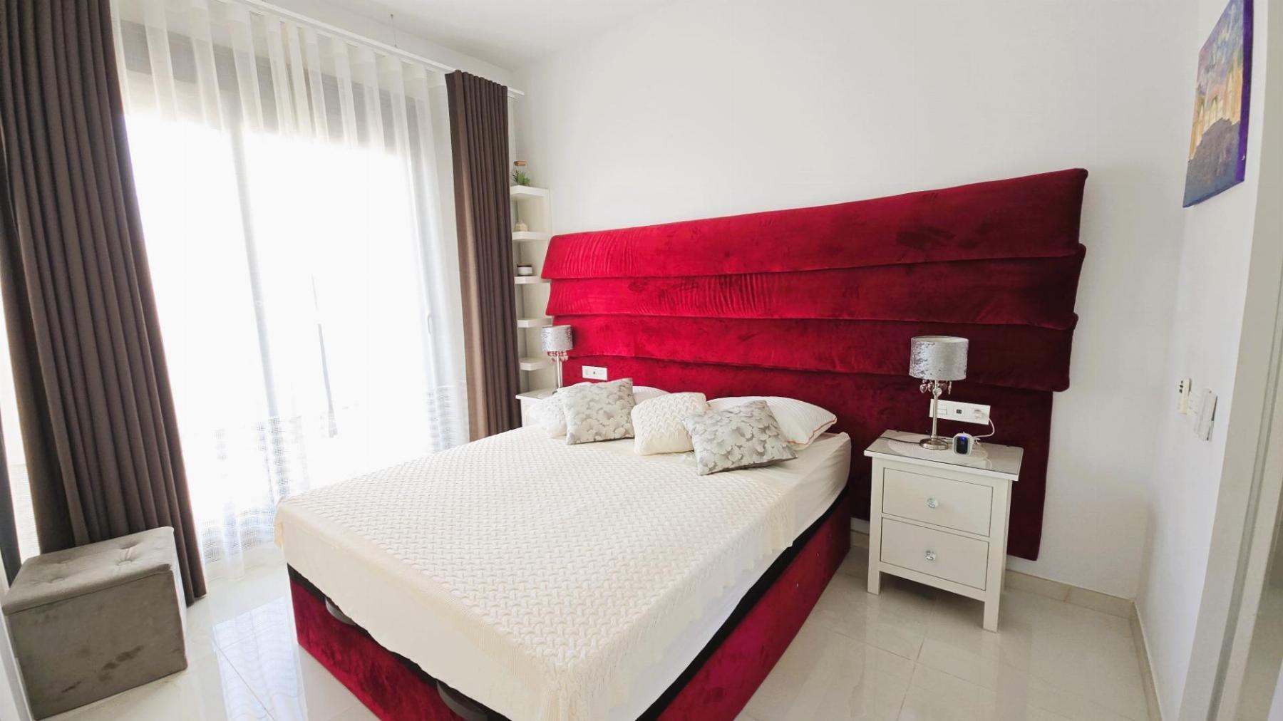 Villa moderna con piscina privada y solárium en Lomas de Cabo Roig — 4 dorm.