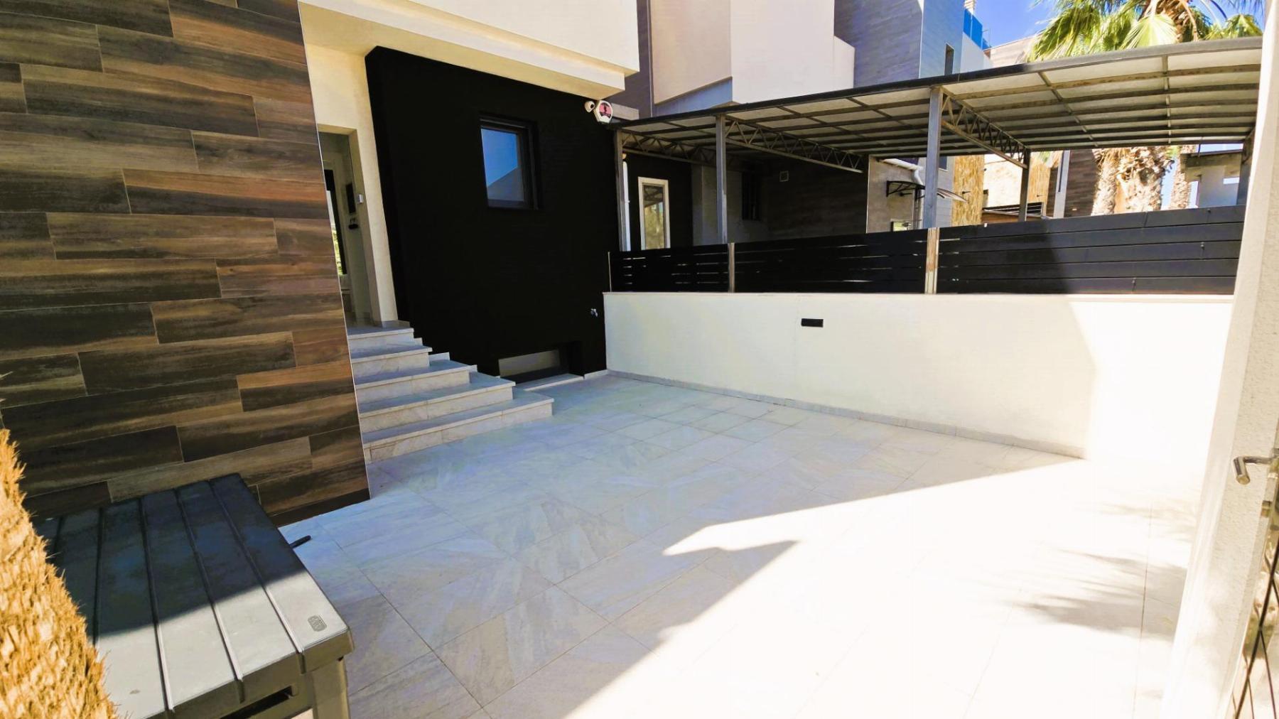 Villa moderna con piscina privada y solárium en Lomas de Cabo Roig — 4 dorm.