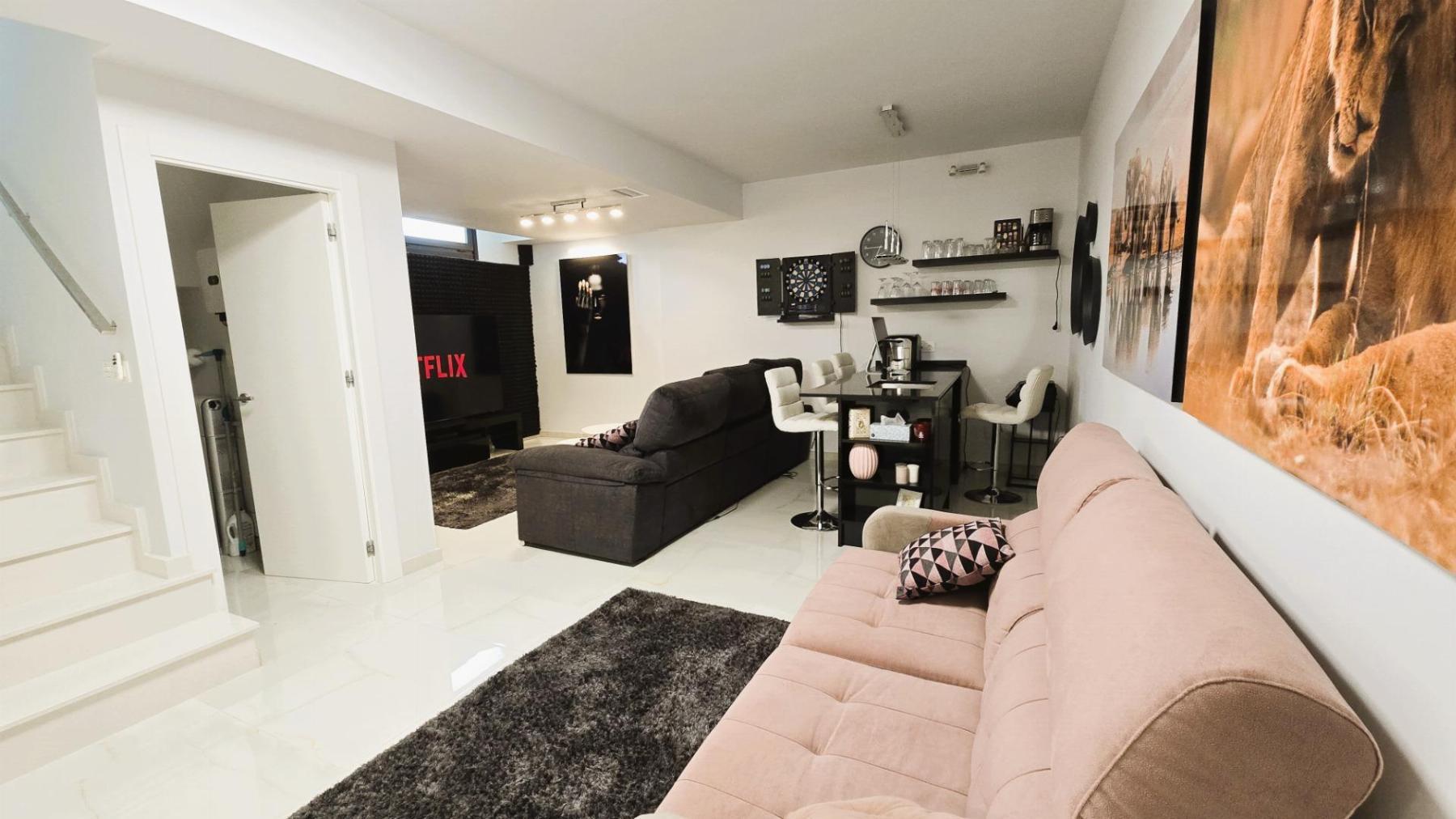 Villa moderna con piscina privada y solárium en Lomas de Cabo Roig — 4 dorm.