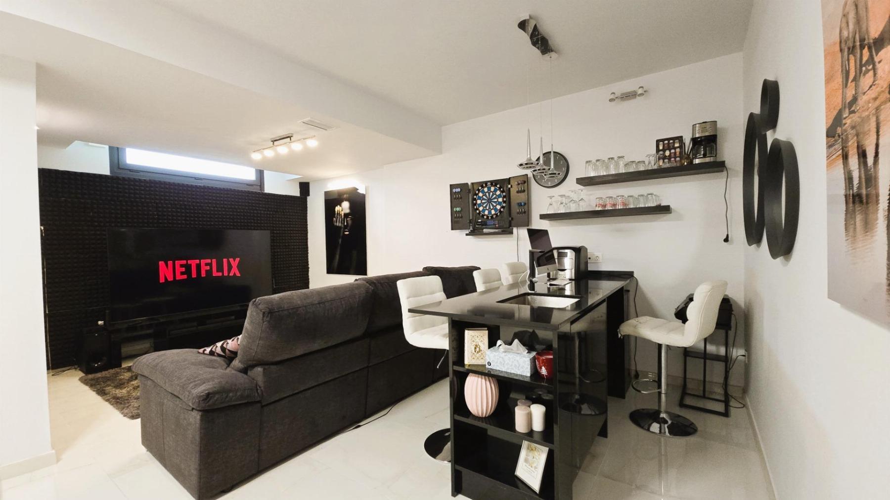 Villa moderna con piscina privada y solárium en Lomas de Cabo Roig — 4 dorm.