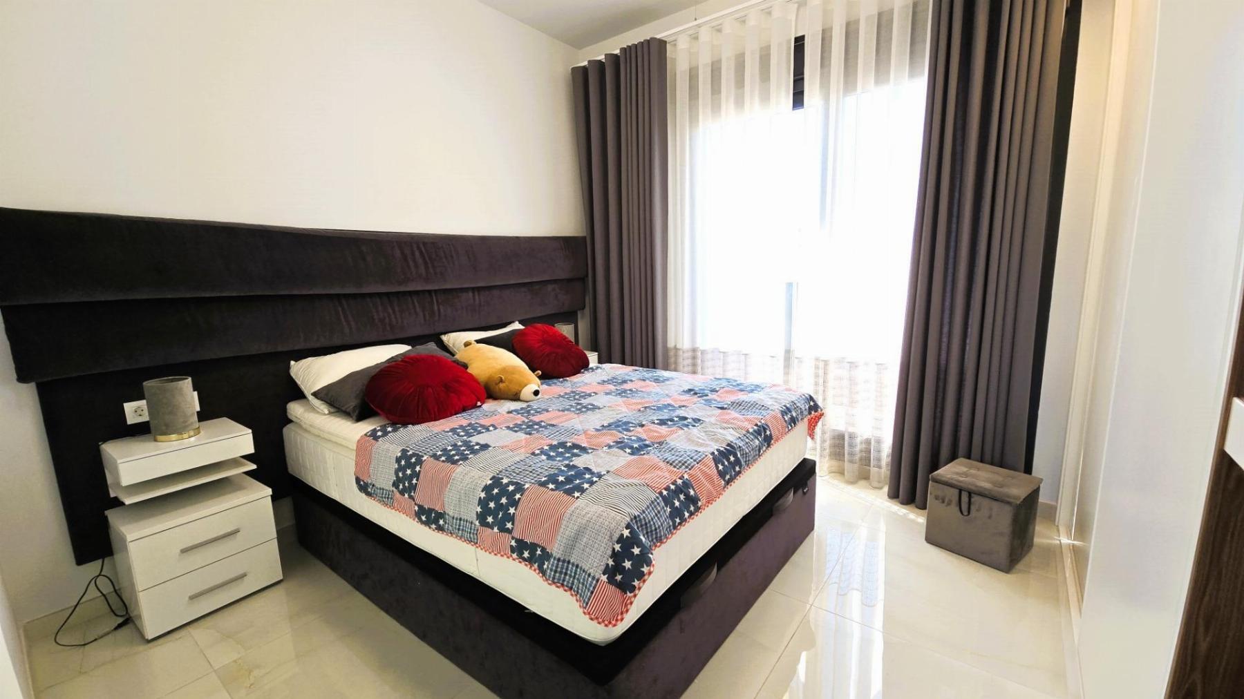 Villa moderna con piscina privada y solárium en Lomas de Cabo Roig — 4 dorm.