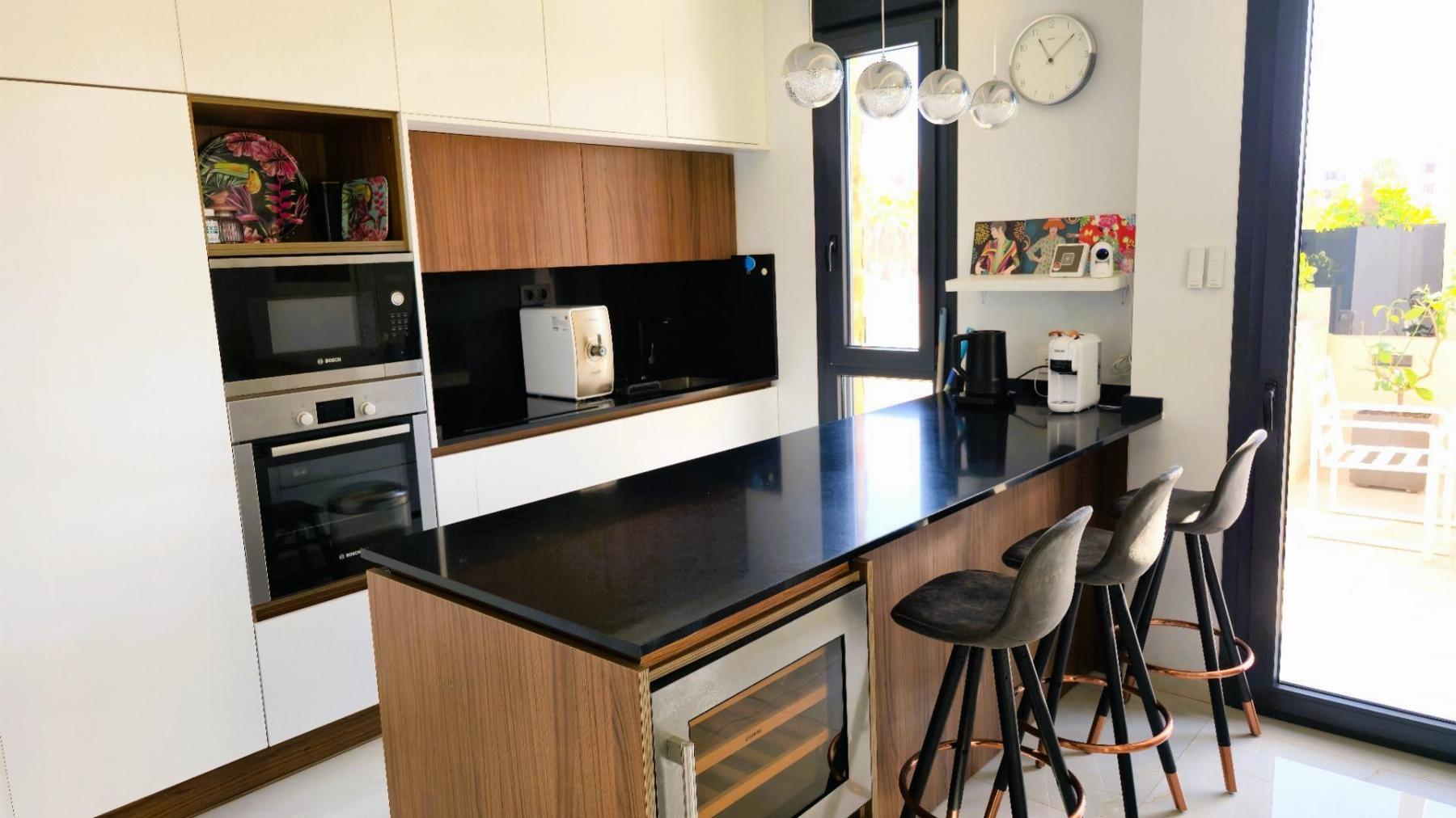 Villa moderna con piscina privada y solárium en Lomas de Cabo Roig — 4 dorm.