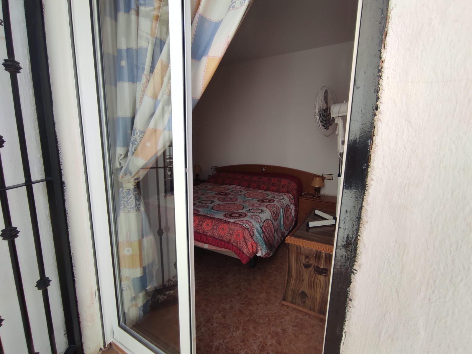 Bungalow con piscina privada y parking en La Florida, Orihuela Costa — 2 dorm.