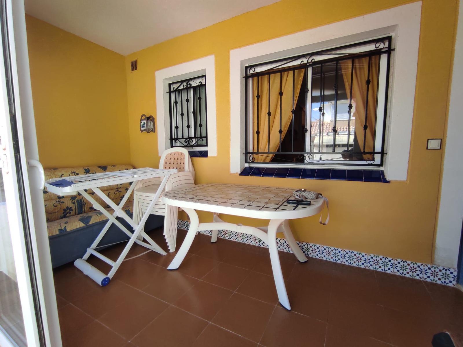 Bungalow con piscina privada y parking en La Florida, Orihuela Costa — 2 dorm.