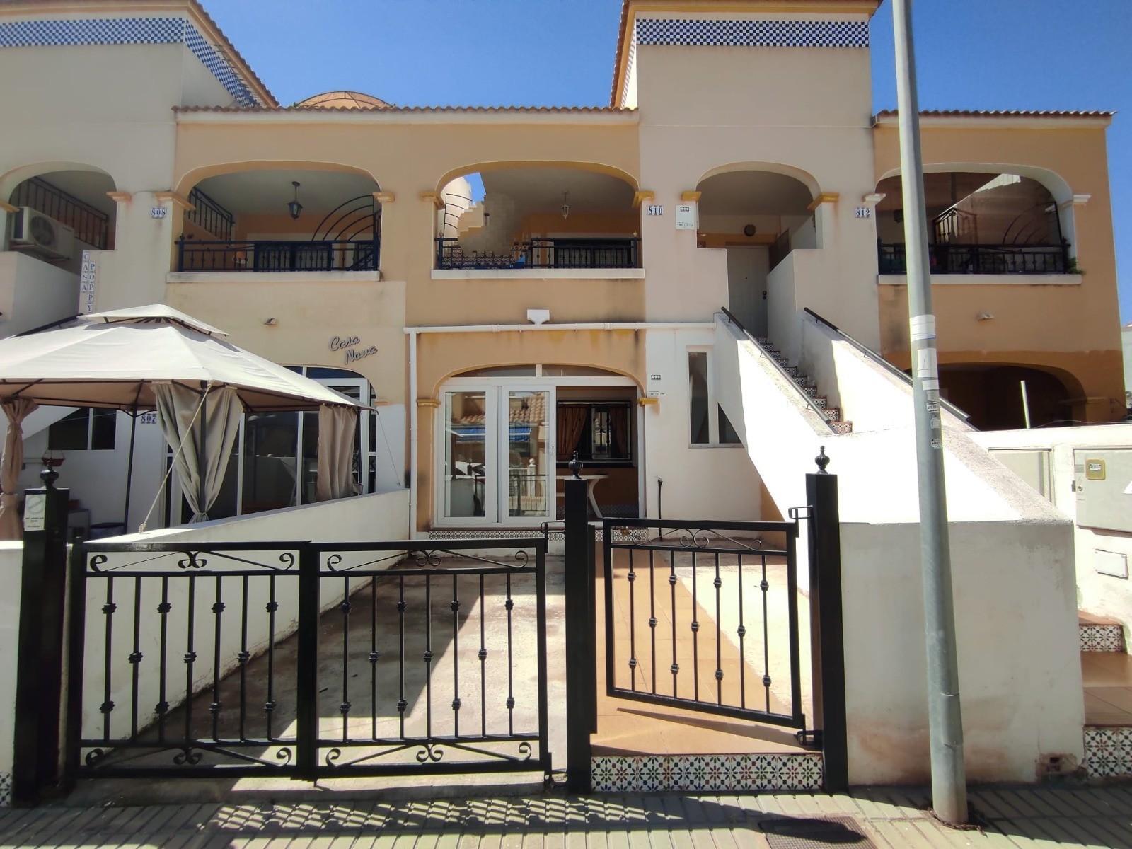 Bungalow con piscina privada y parking en La Florida, Orihuela Costa — 2 dorm.