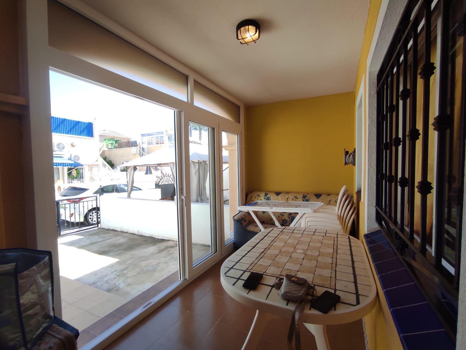 Bungalow con piscina privada y parking en La Florida, Orihuela Costa — 2 dorm.
