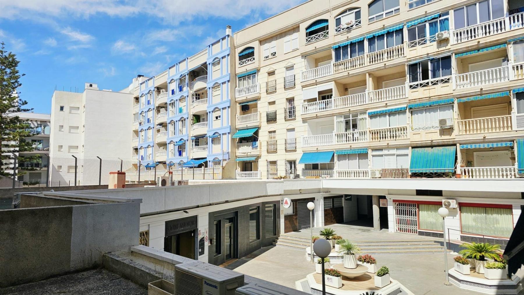 Apartamento a 50m de Playa de Los Locos con gran terraza — 2 dorm.