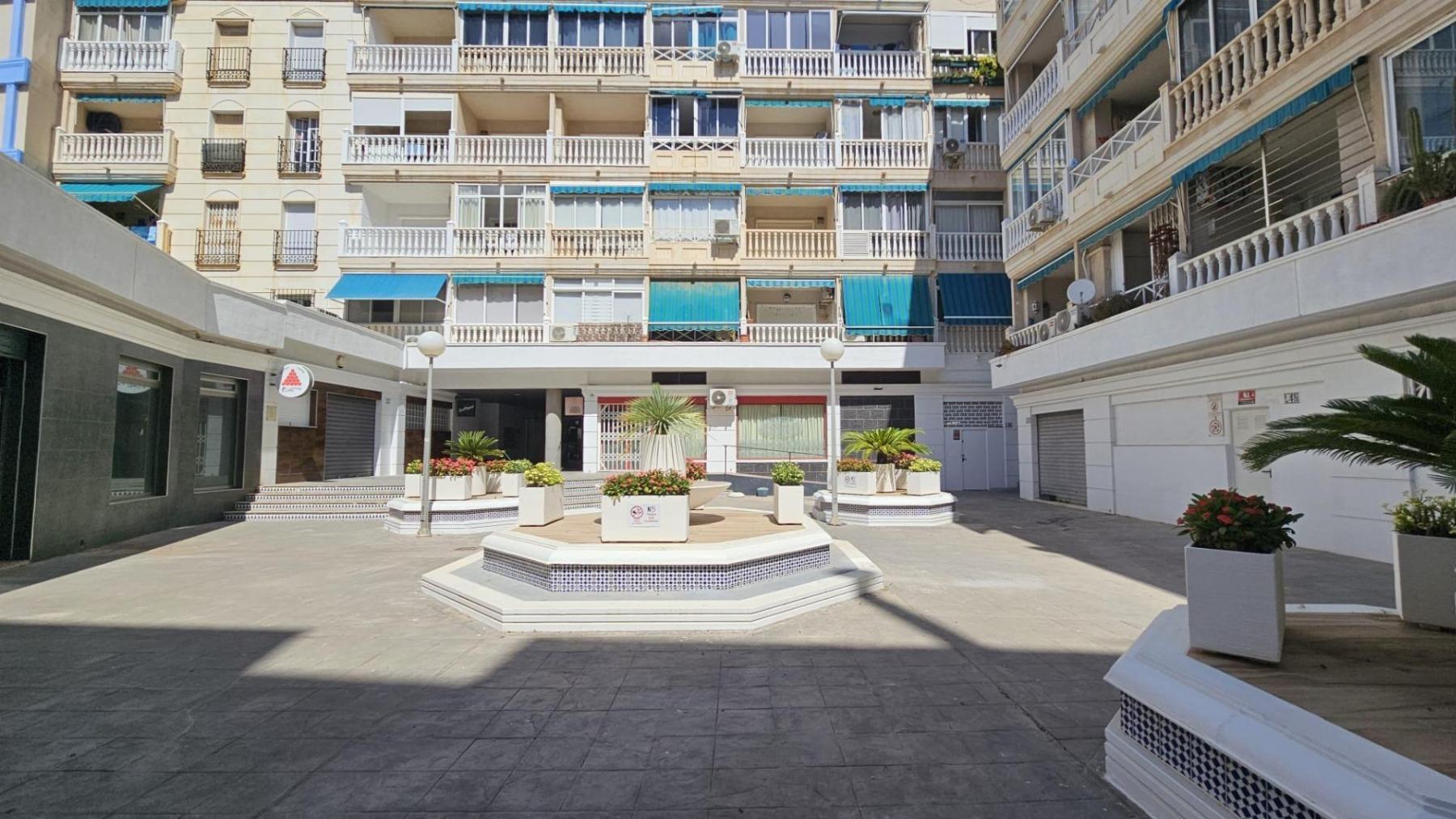 Apartamento a 50m de Playa de Los Locos con gran terraza — 2 dorm.