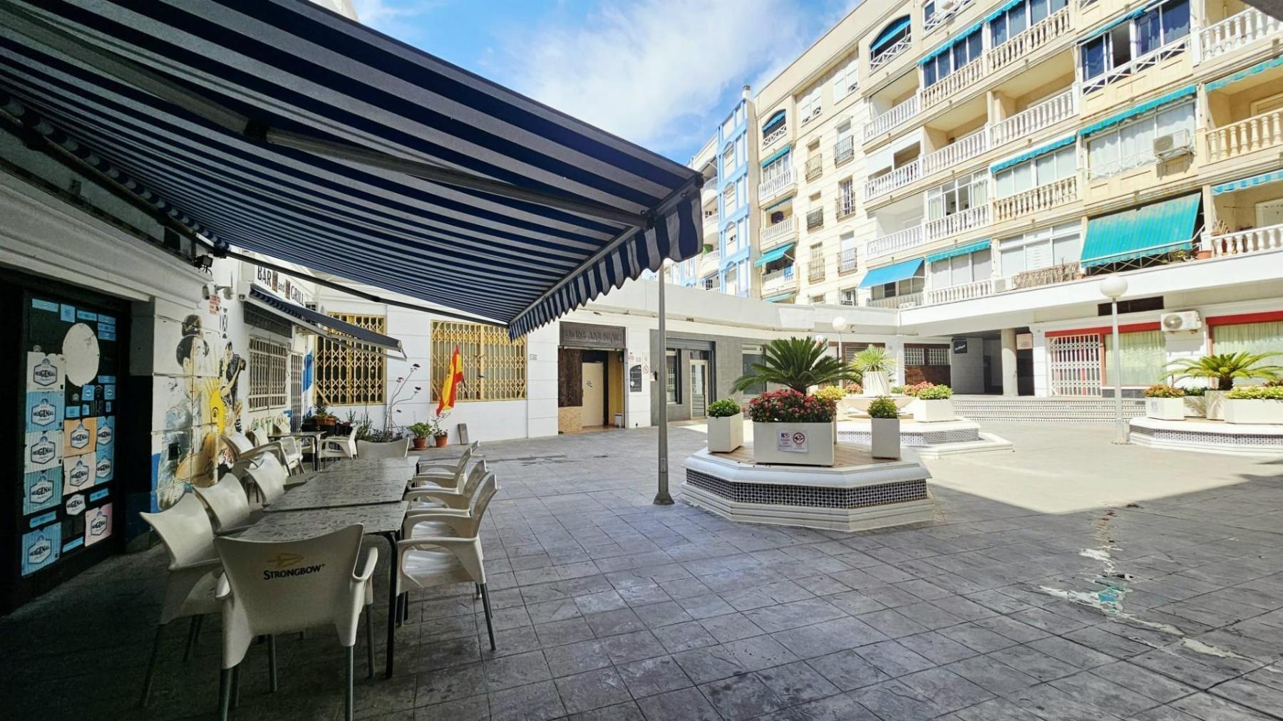 Apartamento a 50m de Playa de Los Locos con gran terraza — 2 dorm.