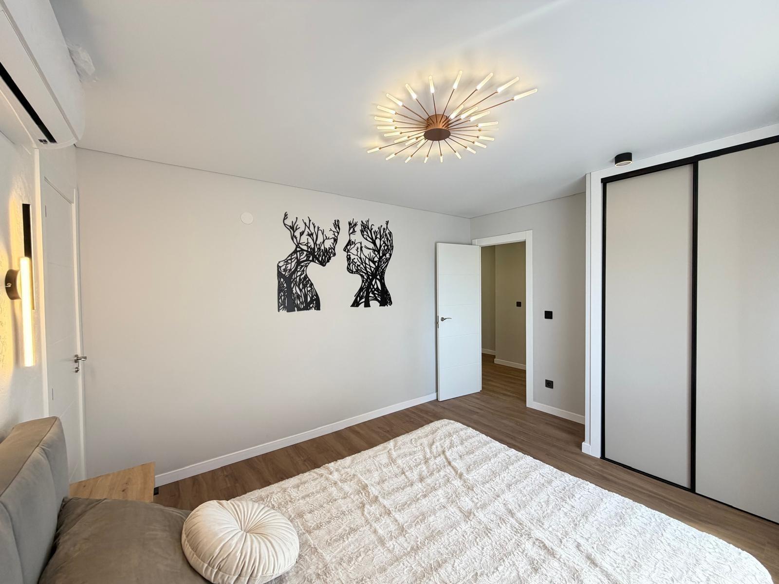 Apartamento reformado con terraza de 23m² y vistas al mar en Punta Prima