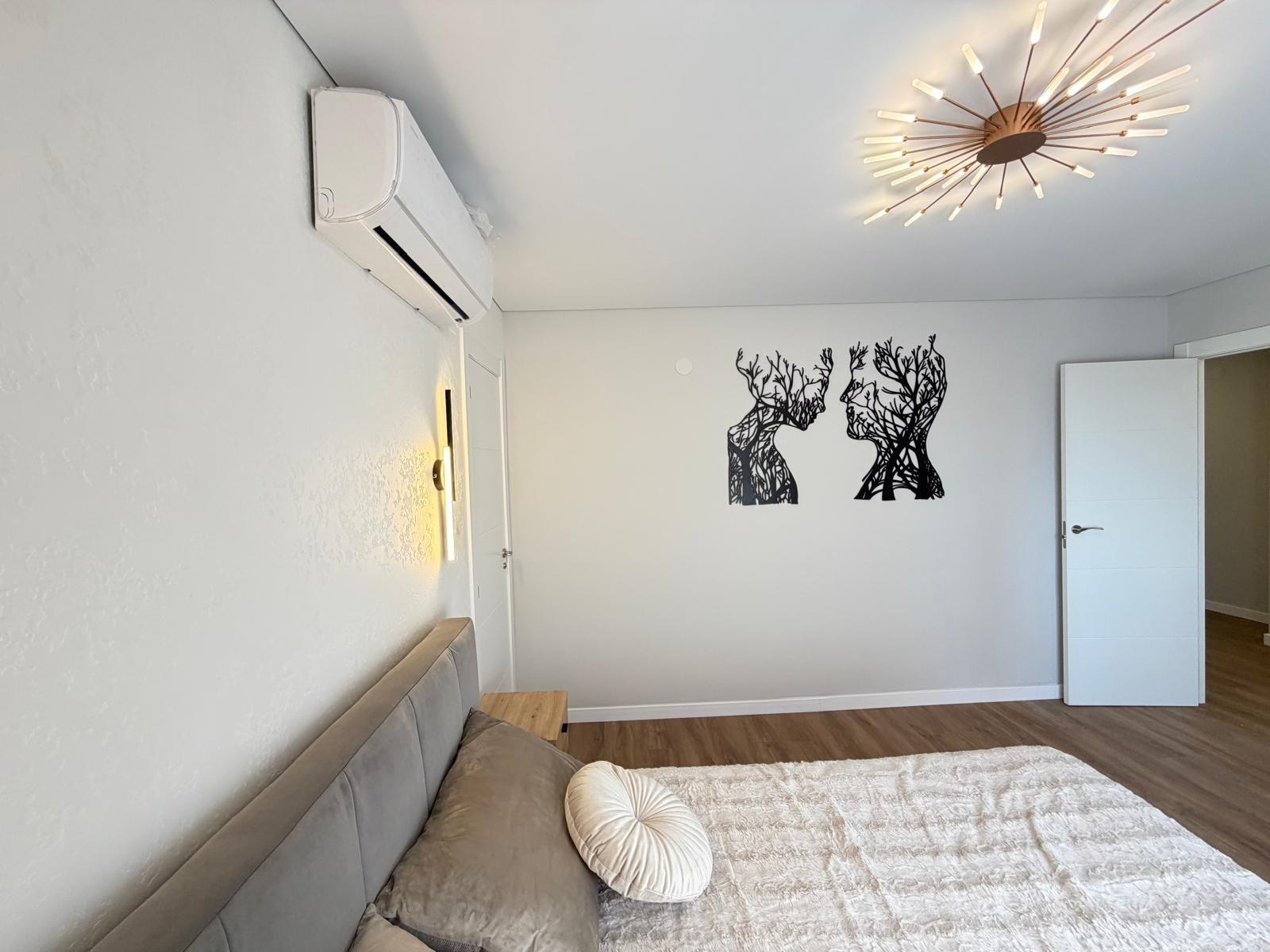 Apartamento reformado con terraza de 23m² y vistas al mar en Punta Prima