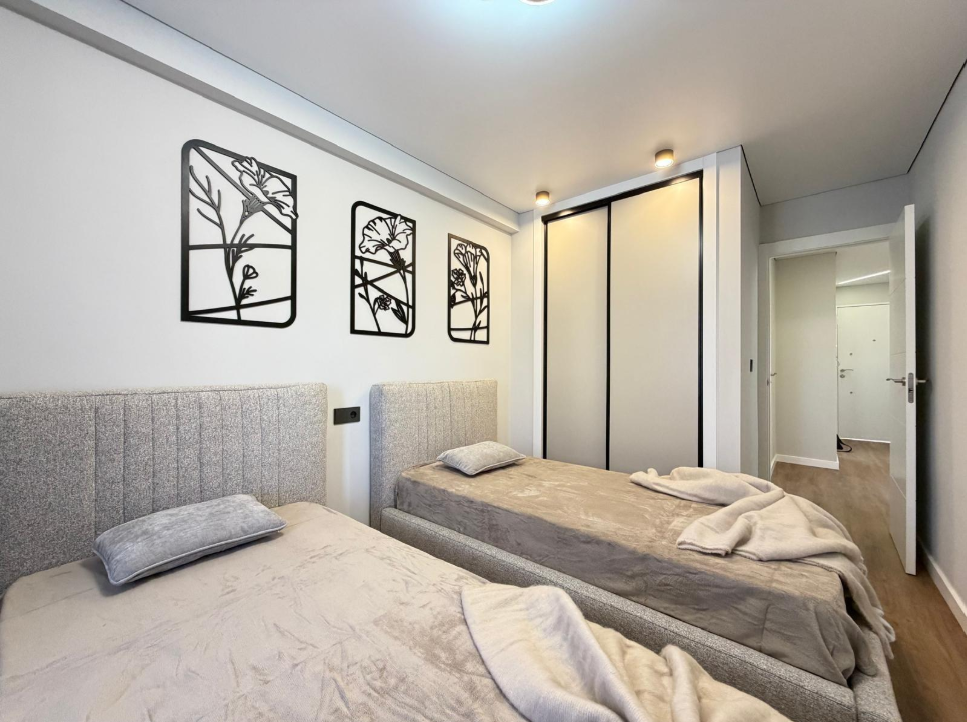 Apartamento reformado con terraza de 23m² y vistas al mar en Punta Prima
