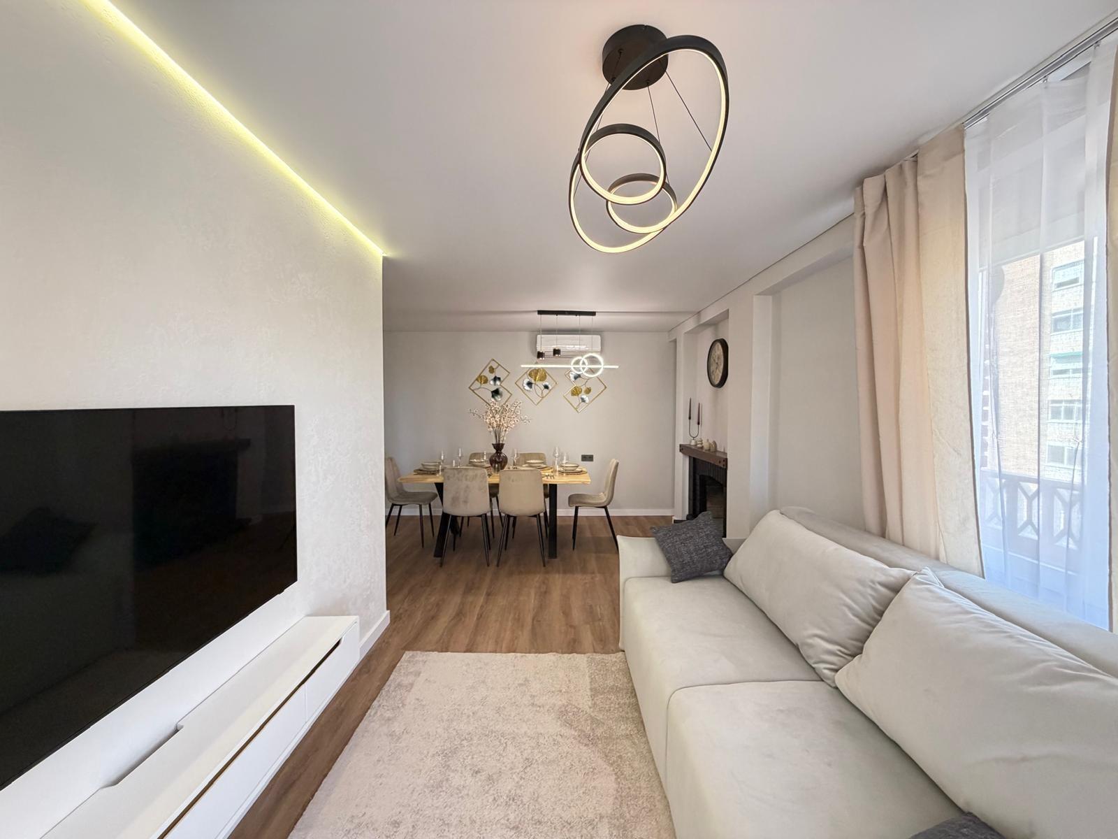 Apartamento reformado con terraza de 23m² y vistas al mar en Punta Prima