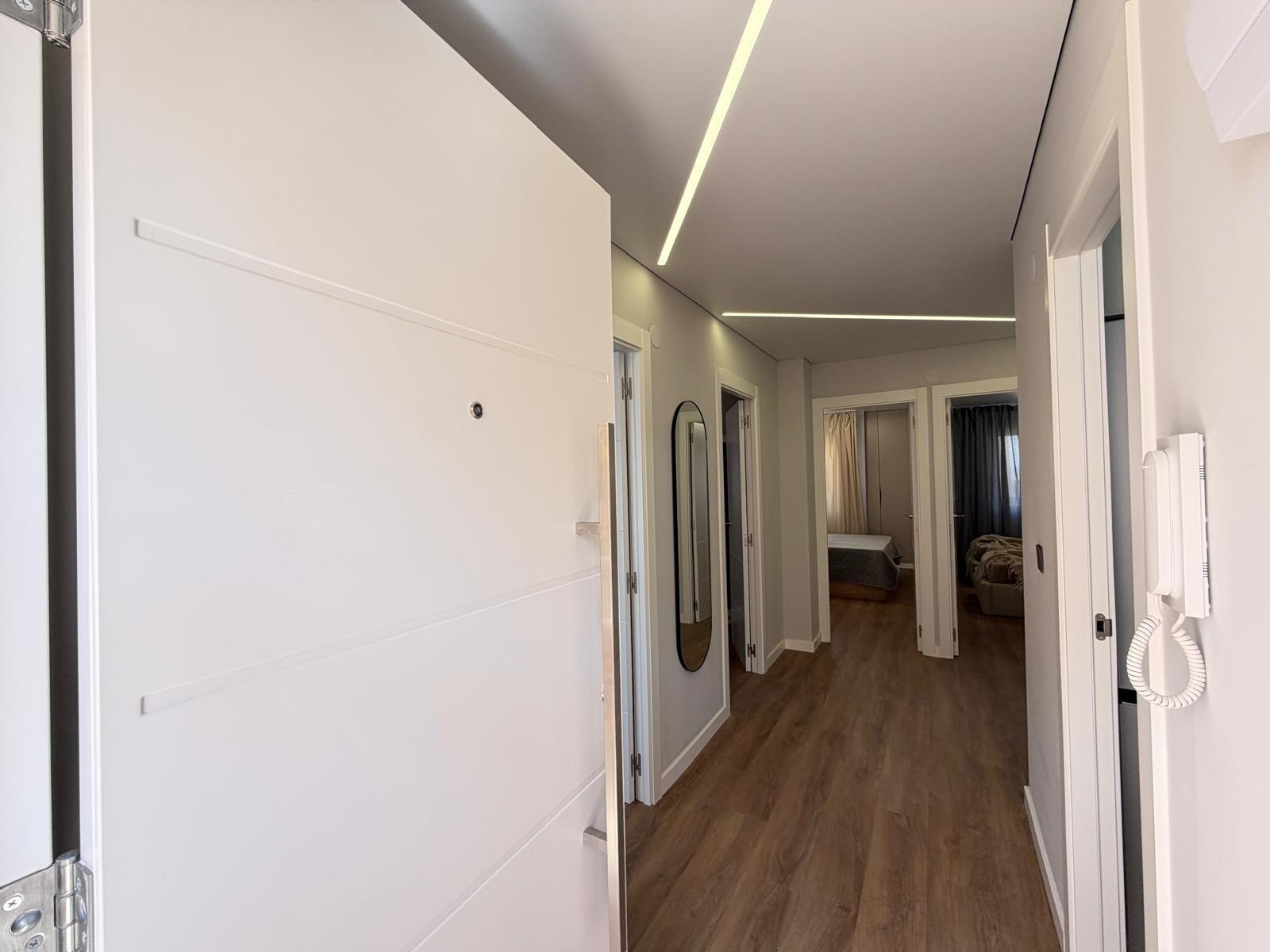 Apartamento reformado con terraza de 23m² y vistas al mar en Punta Prima