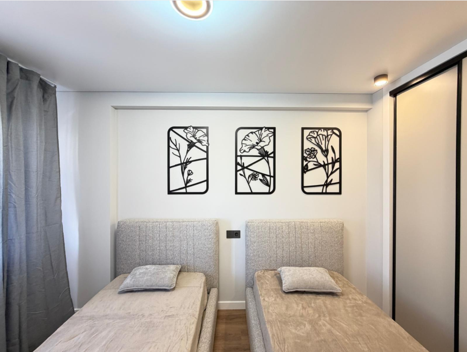Apartamento reformado con terraza de 23m² y vistas al mar en Punta Prima